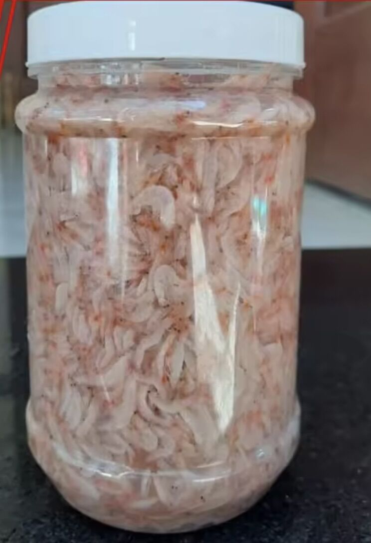 Mắm con ruốc chua ngọt hủ 500 gram vị vừa ăn hơi cay síu.