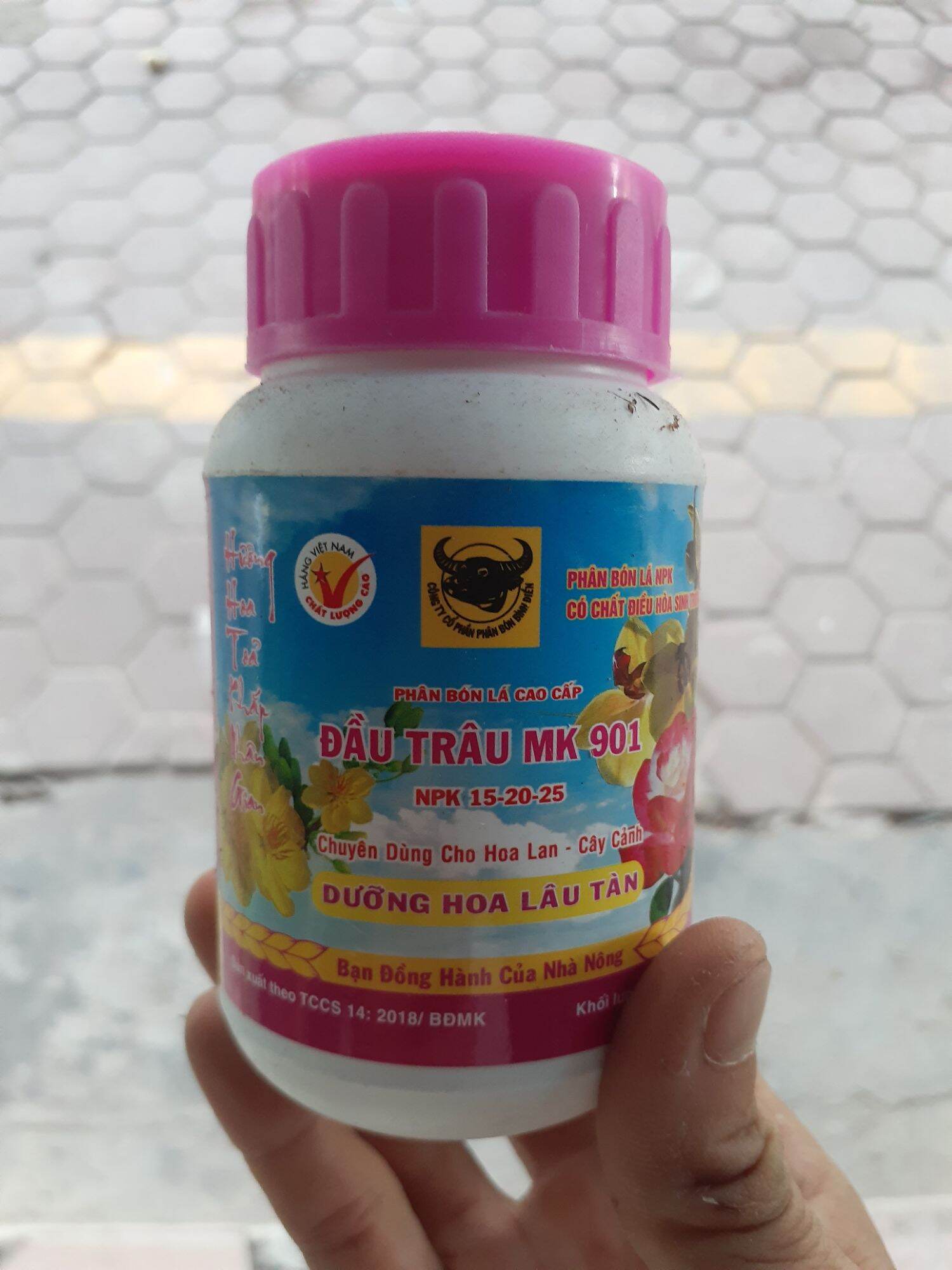 Phân bón npk đầu trâu 701 kích thích ra hoa lọ 100gr