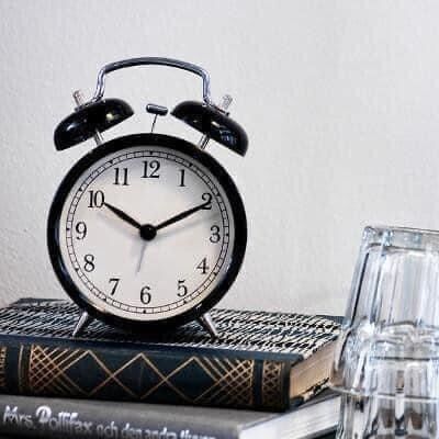 Đồng hồ báo thức hai màu IKEA
