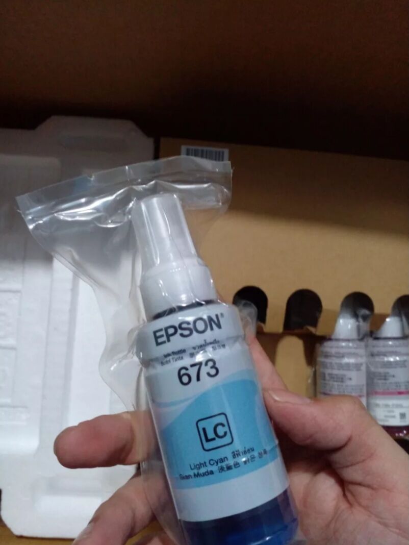Mực in Epson 673 màu đen.