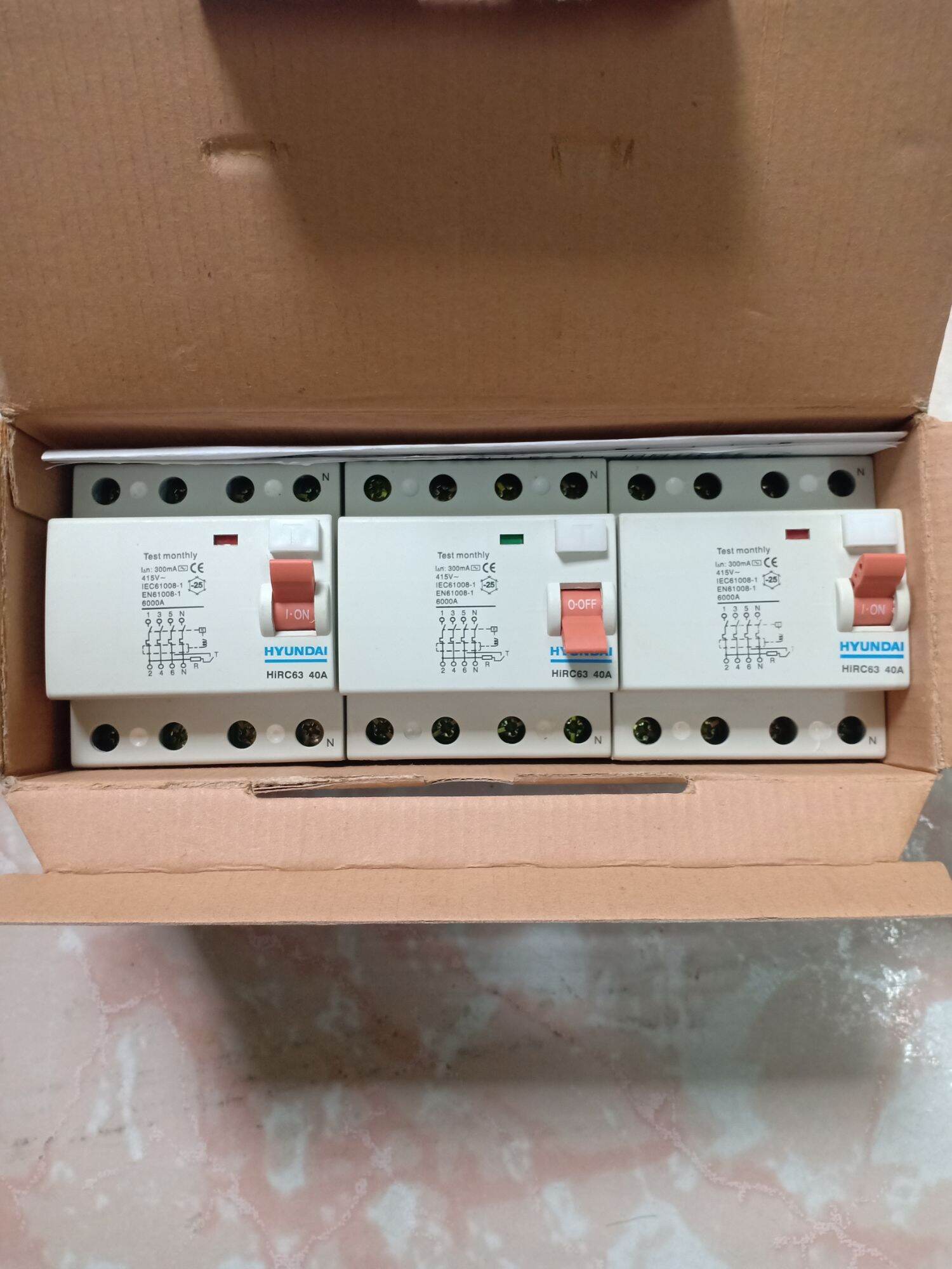 Át-attomat chống giật 3pha 4cực 40A Huyndai