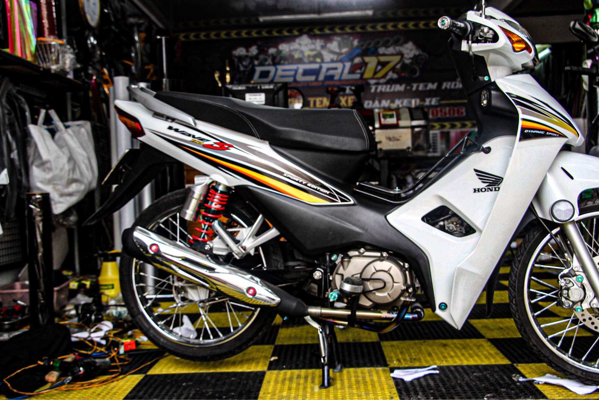 Tem xe wave S trắng tem chế