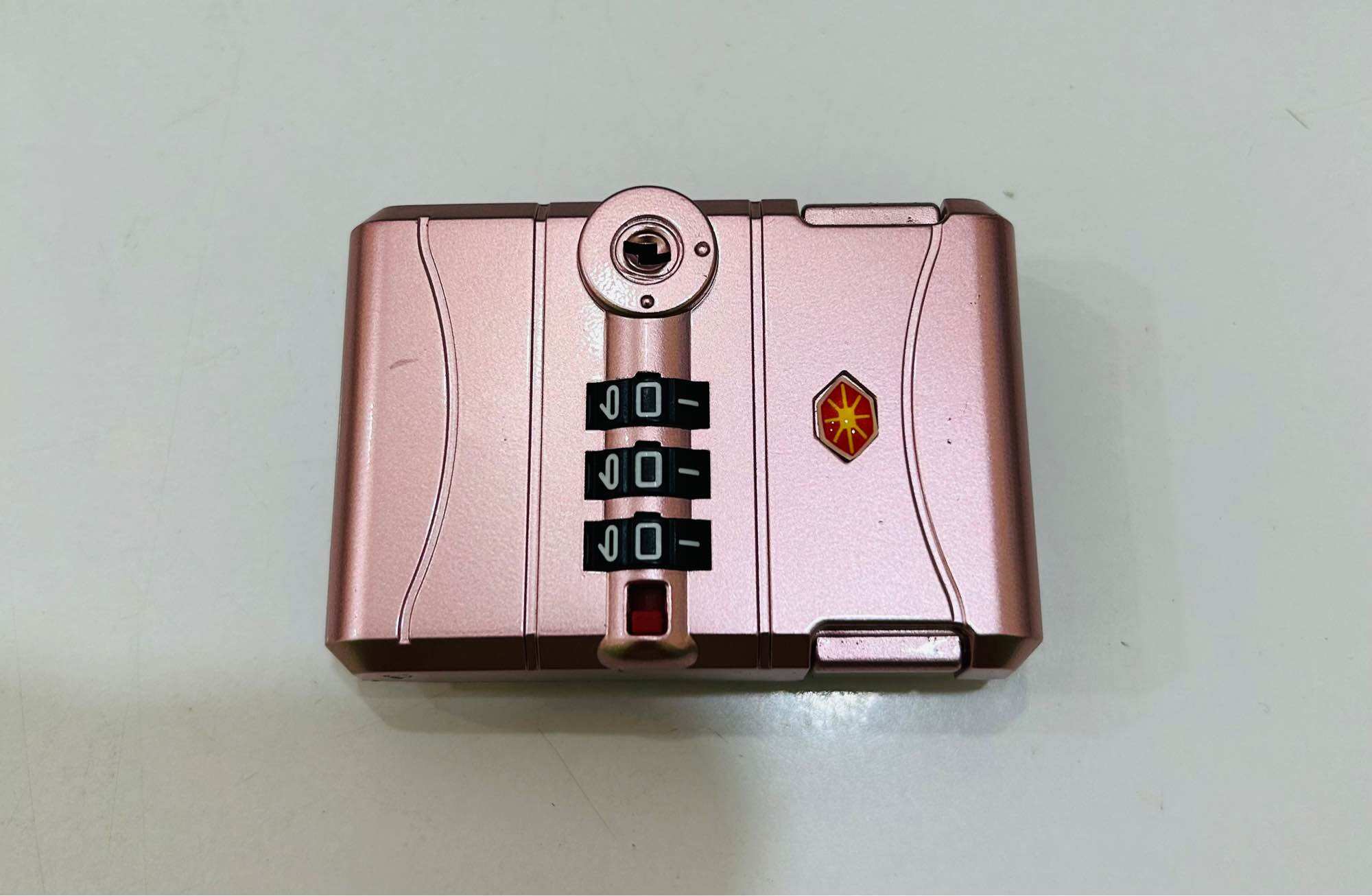 Khóa mật mã cho vali khung nhôm