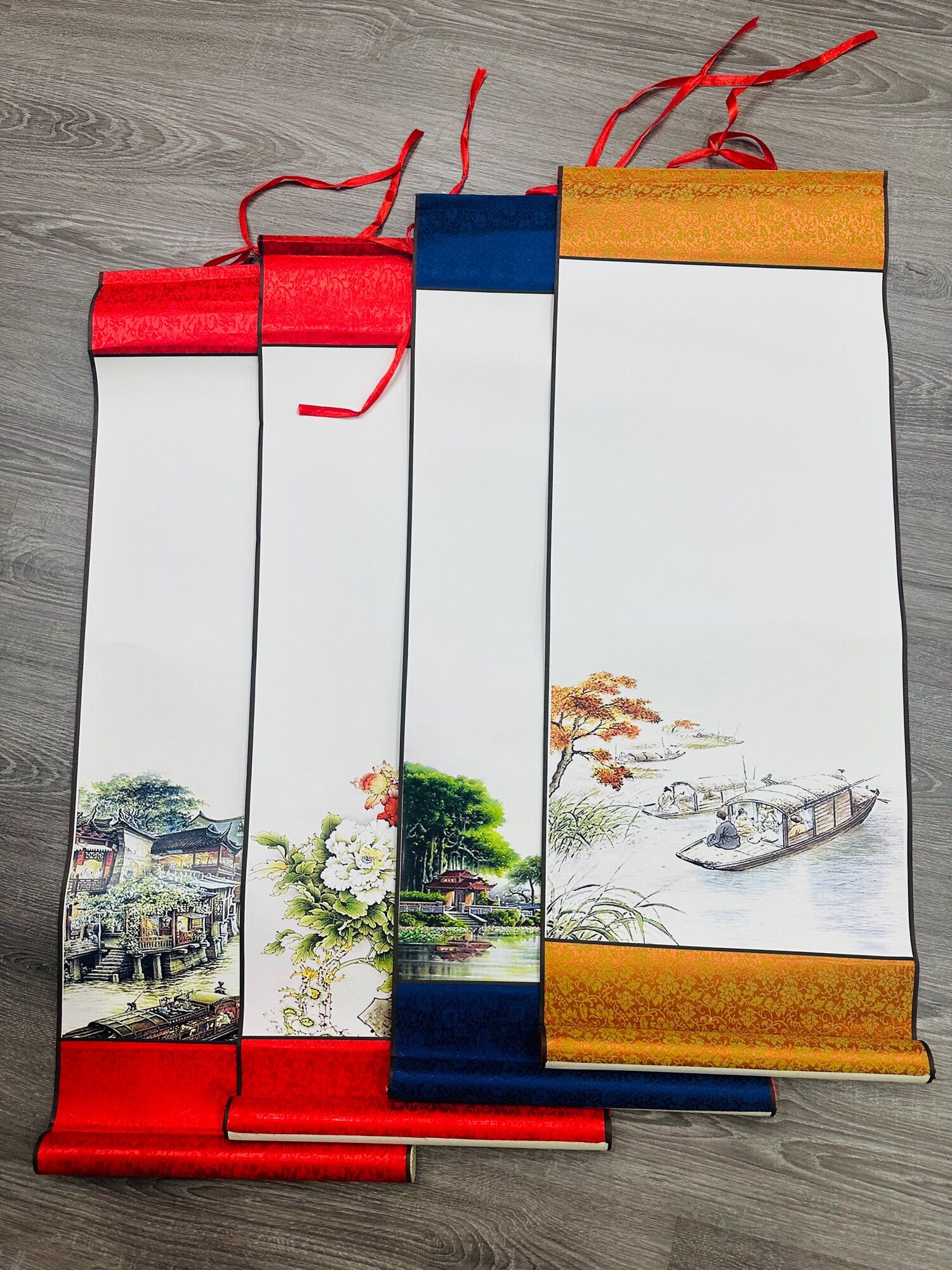 Biểu lụa viết thư pháp..Có hình nền sẵnKích thước 27x80cm