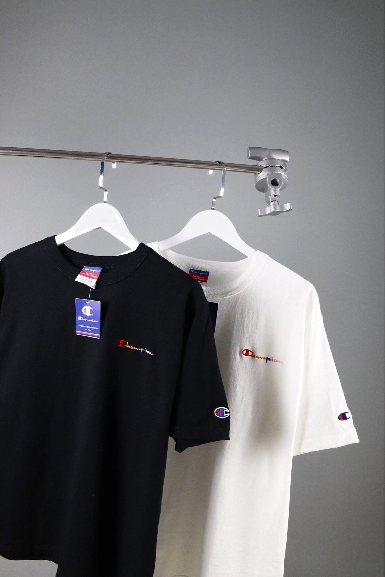Áo thun CHAMPION chính hãng mẫu Thêu Heritage Cầu Vồng Multi Color Logo Tee