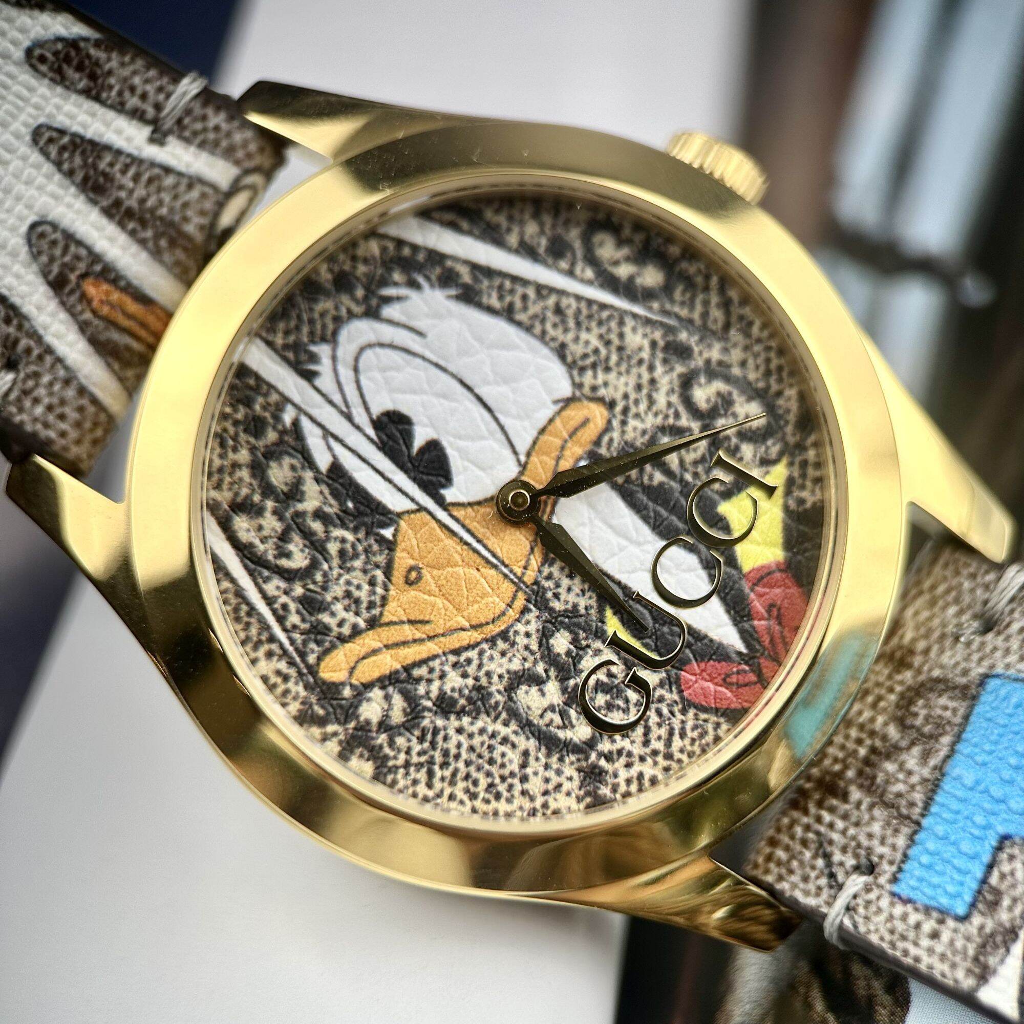 Đồng Hồ Nam Gucci G-Timeless Quartz Disney Donald Duck Canvas Dial Leather