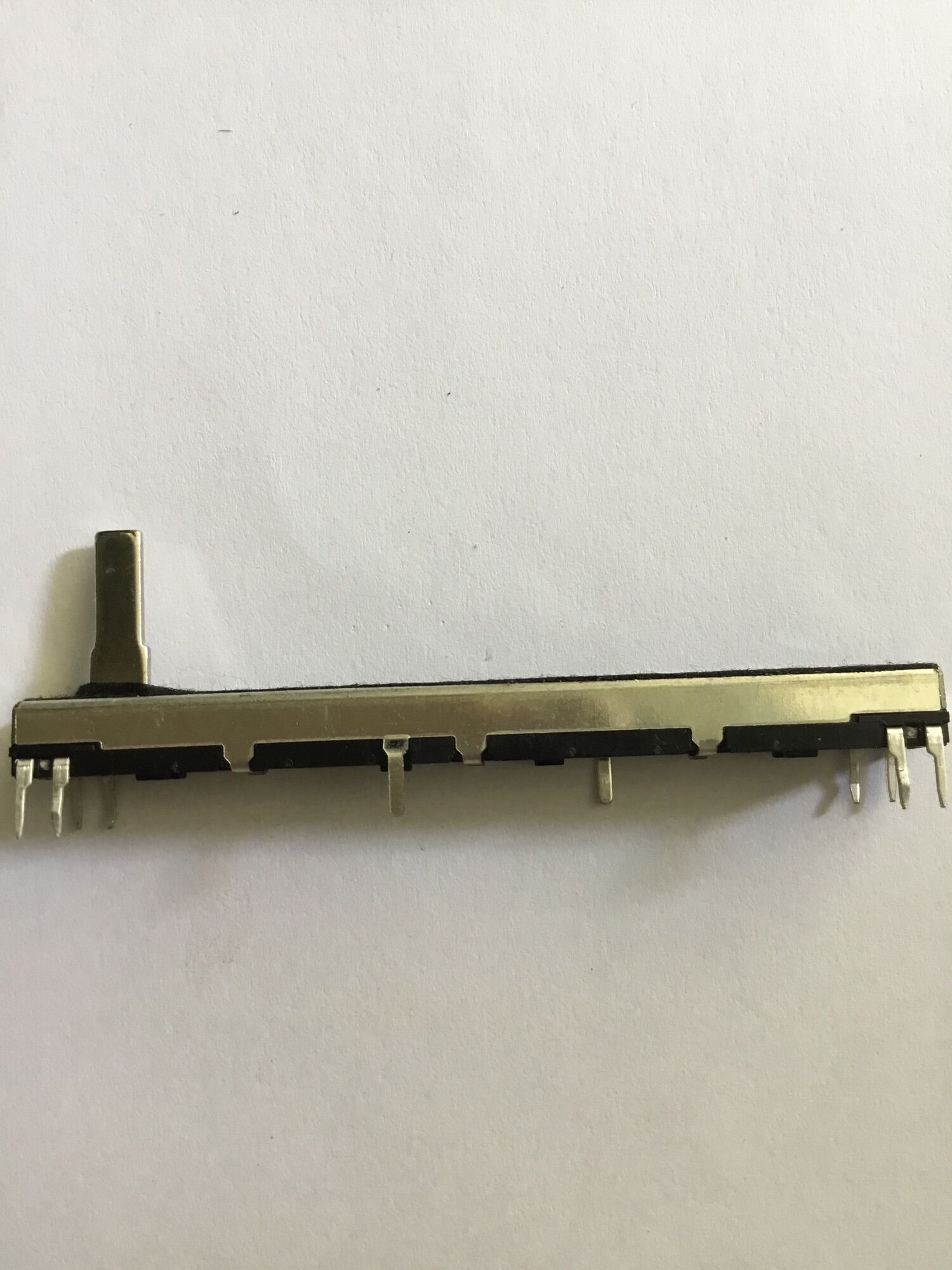 1-FADER MIXER MACKIE 10 Ký (1 chiếc)
