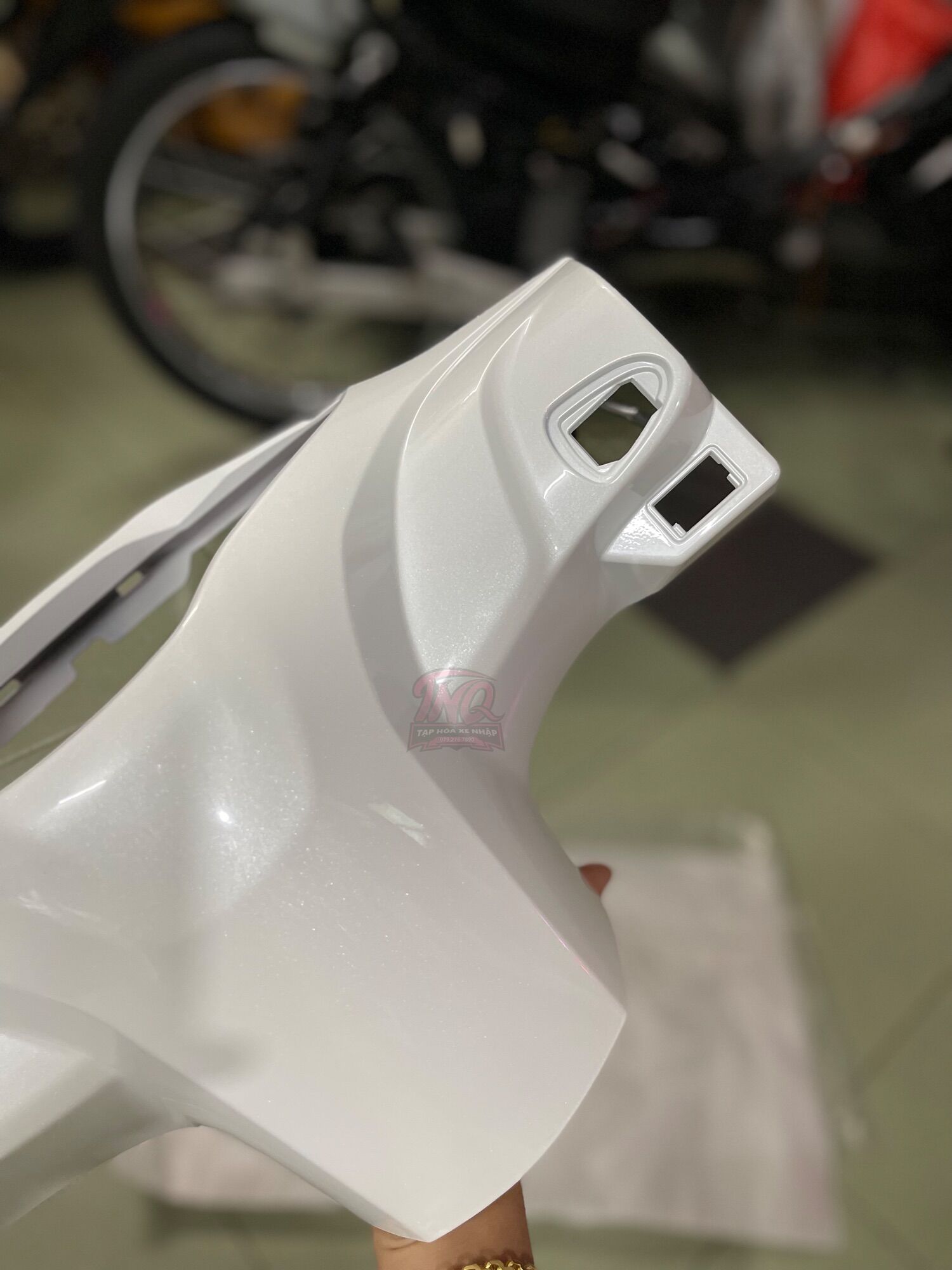 Bợ cổ ốp tay lái Future Led Trắng