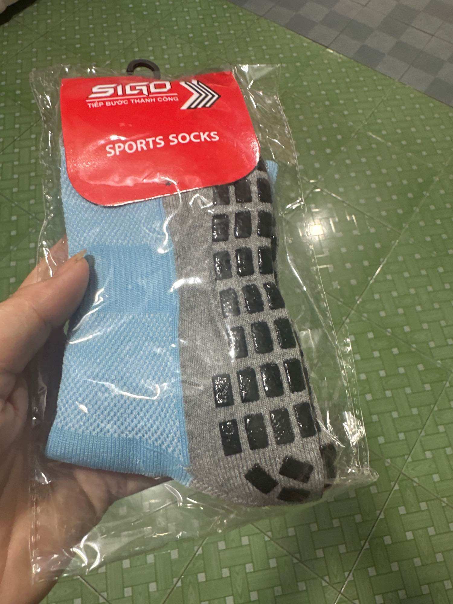 Tất trống trượt đá bóng