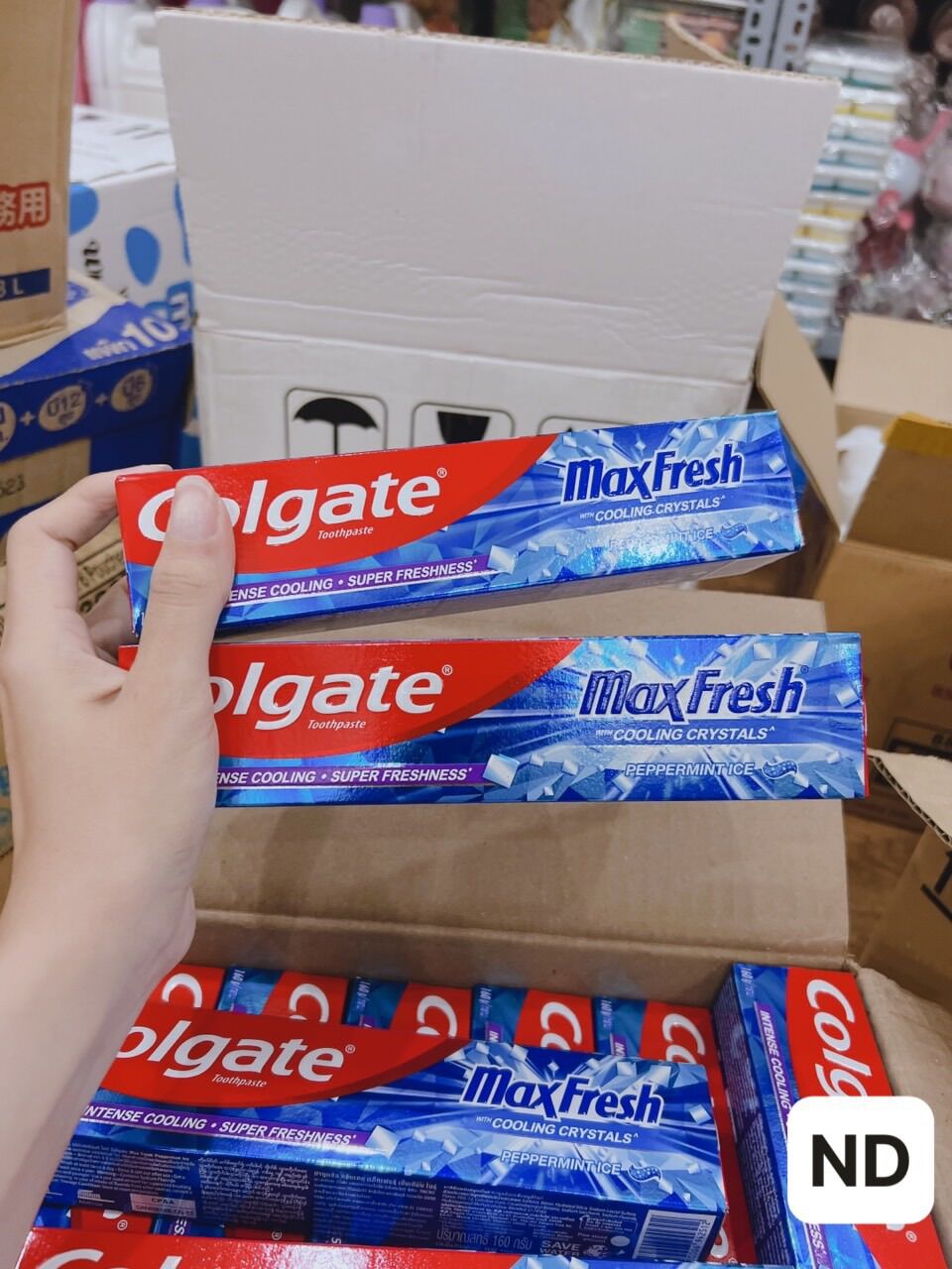 Hộp Kem đánh răng Colgate Maxfresh Mint Blast thái lan 160g