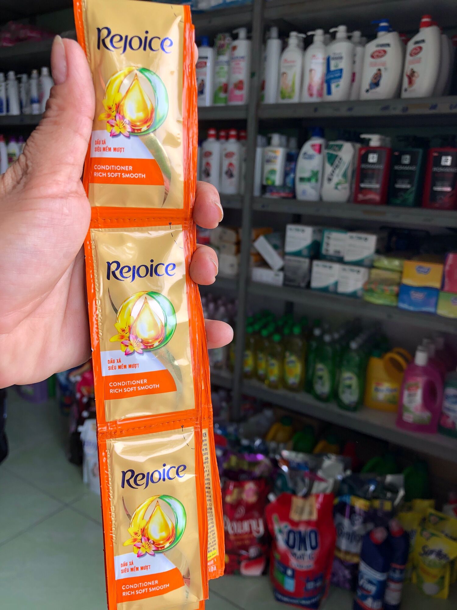 Dầu xả Rejoice siêu mềm mượt gói 6ml x 10 gói