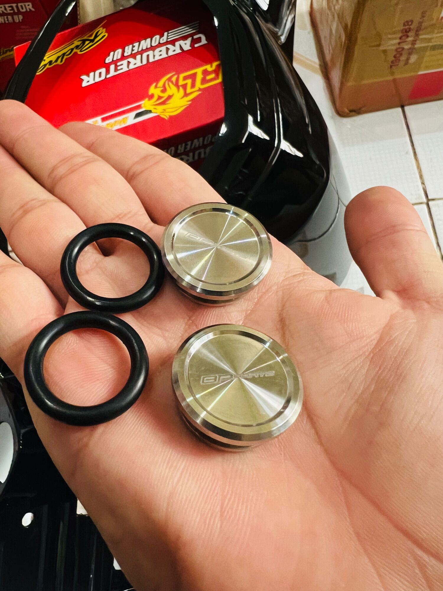 Ốc chụp chân kính inox tặng kèm rom nha anh em oi chụp exciter 2006-2010 nha anh em siêu sáng bóng đẹp nha anh em