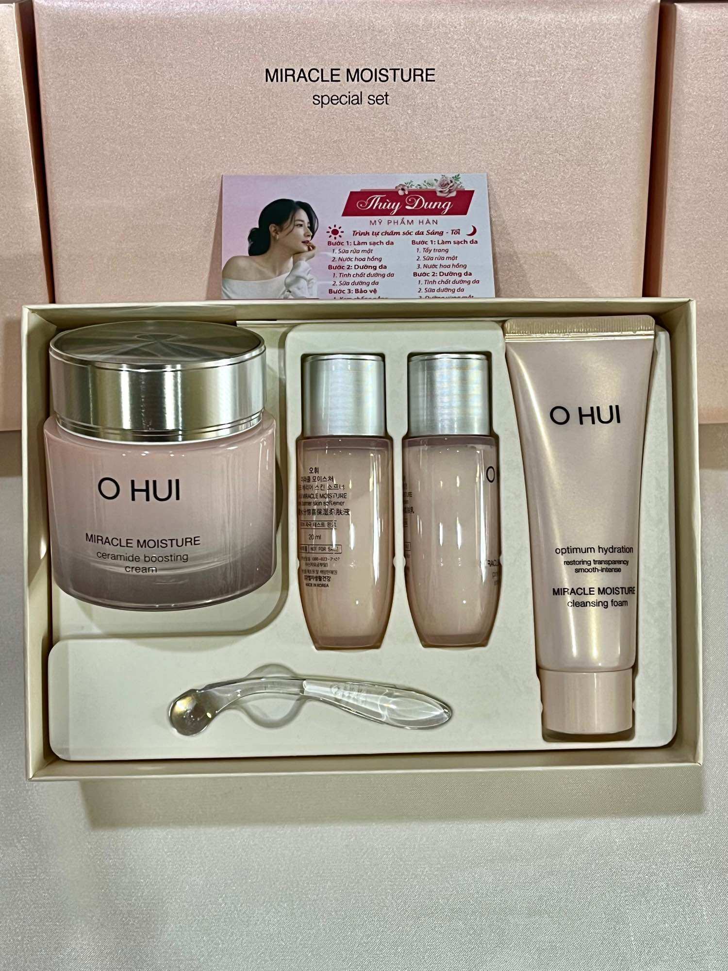 Kem Dưỡng Ẩm Mịn Mượt Căng Sáng Ohui Miracle Moisture Ceramide Boosting Cream