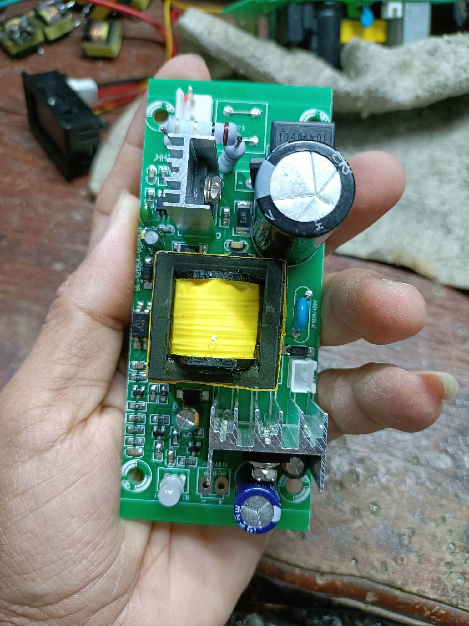 Mạch sạc acquy tự động 12v6A