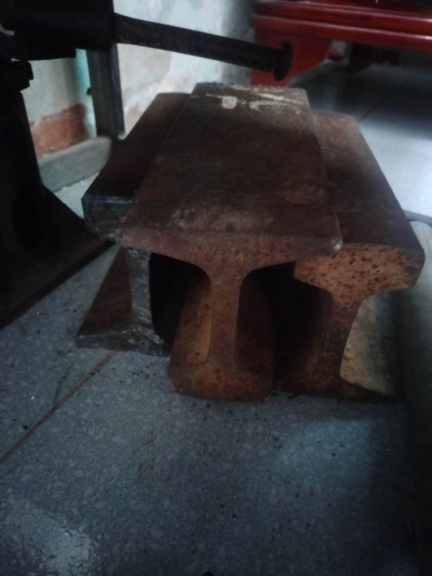 đe thép ray tàu thời pháp 25cm