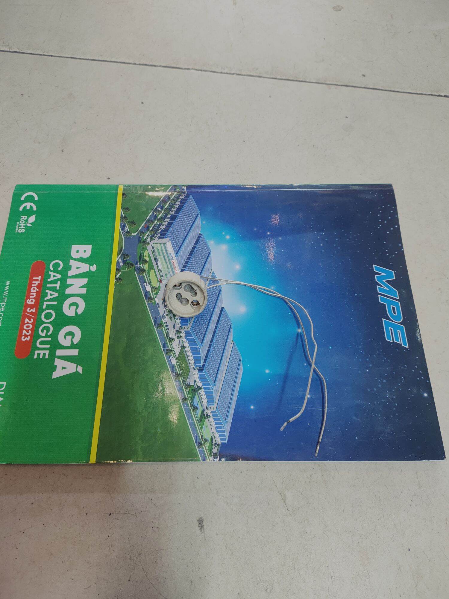 Đui đèn GU10 ( đui cài kiểu chân tắc te)