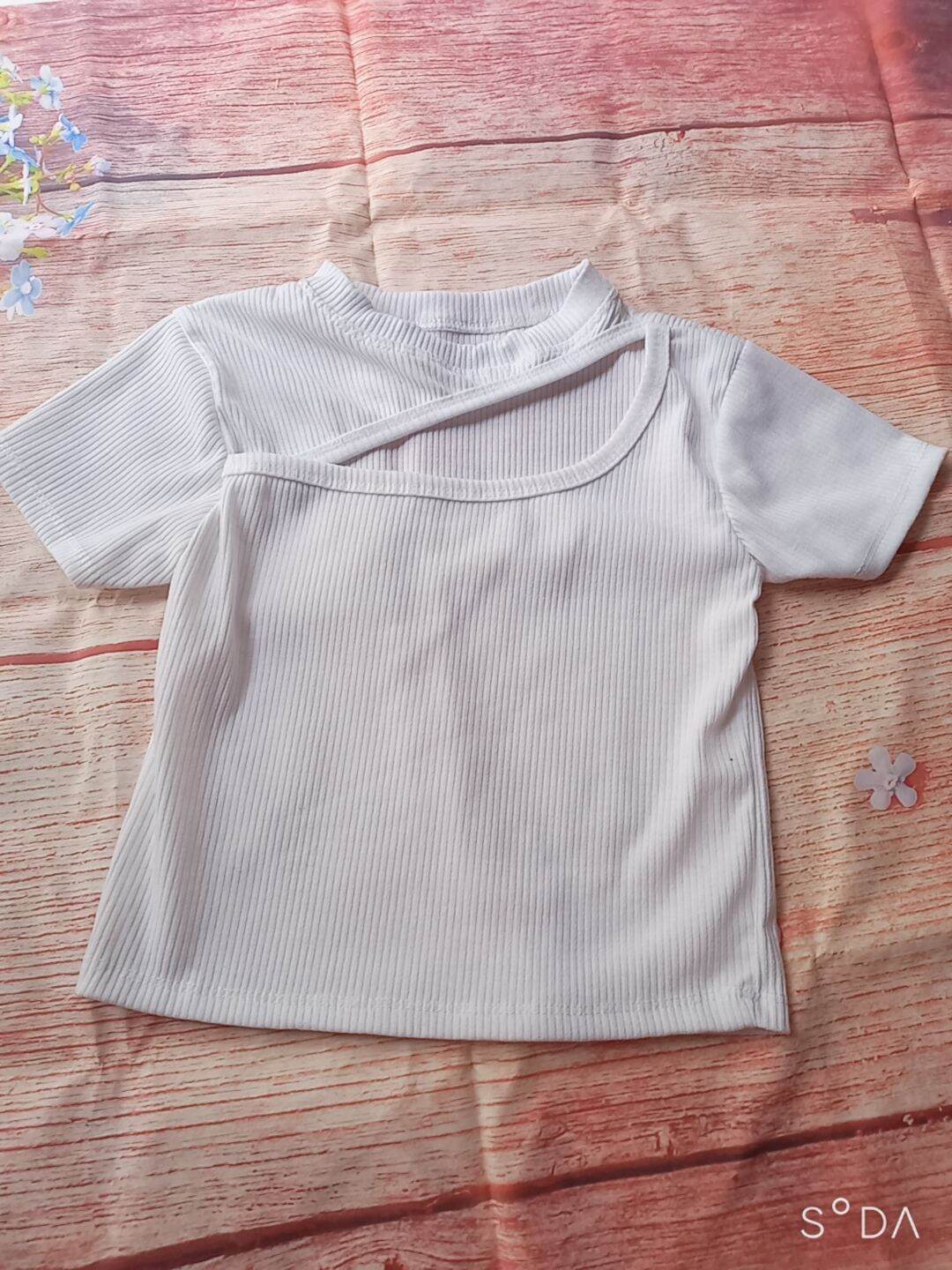 ÁO Thun Gân Khoét Ngực Croptop