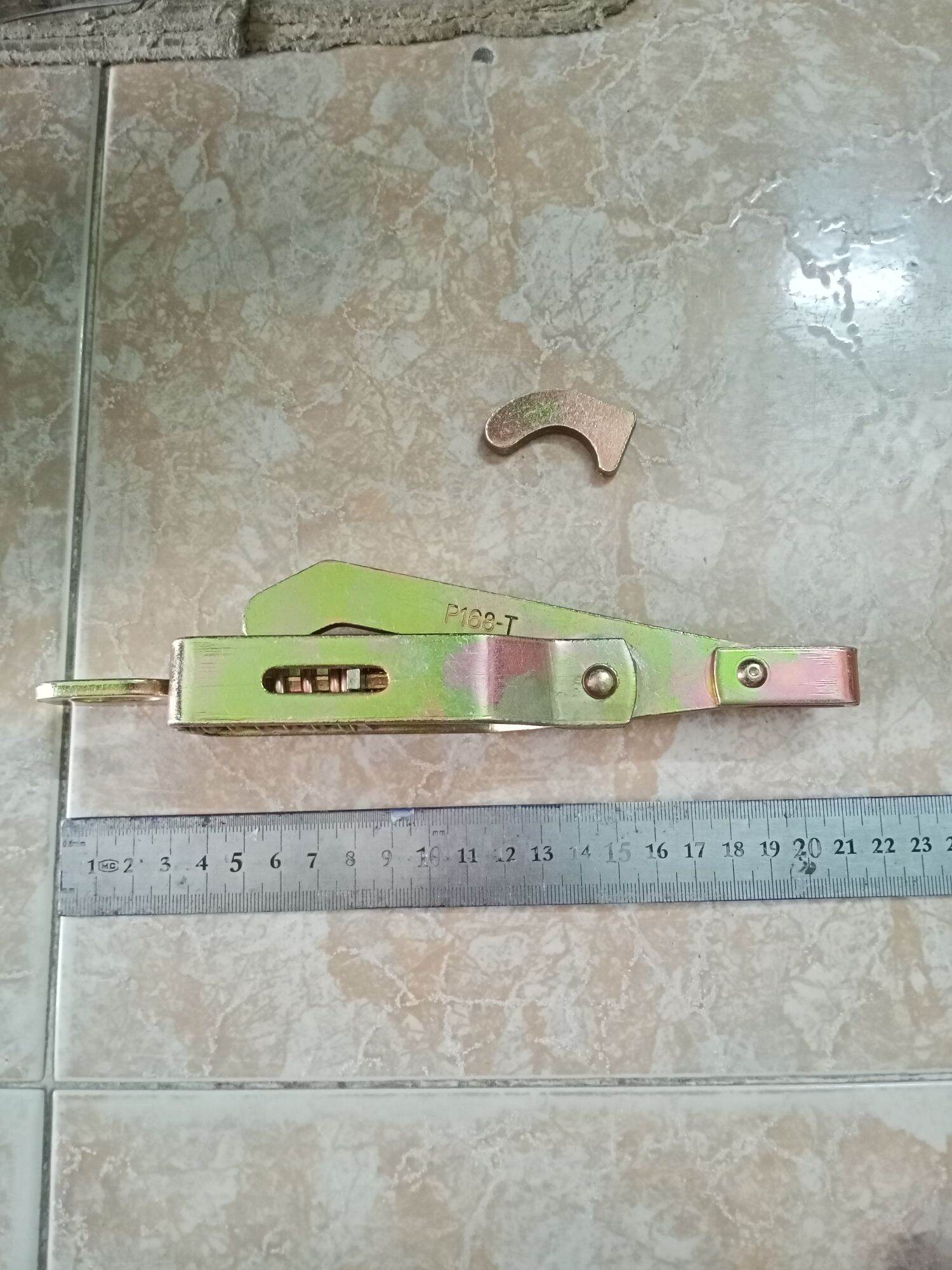 khoá tôm bửng xe trung