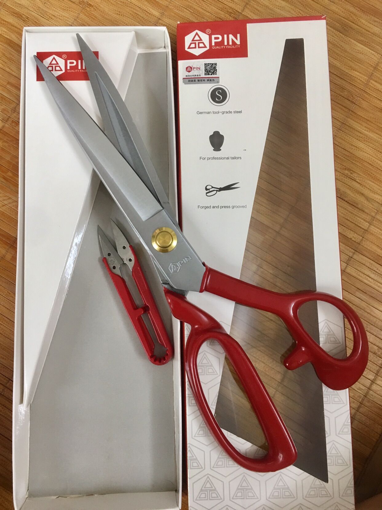 Kéo cắt vải hãng pin màu đỏ đen size 10-11-12
