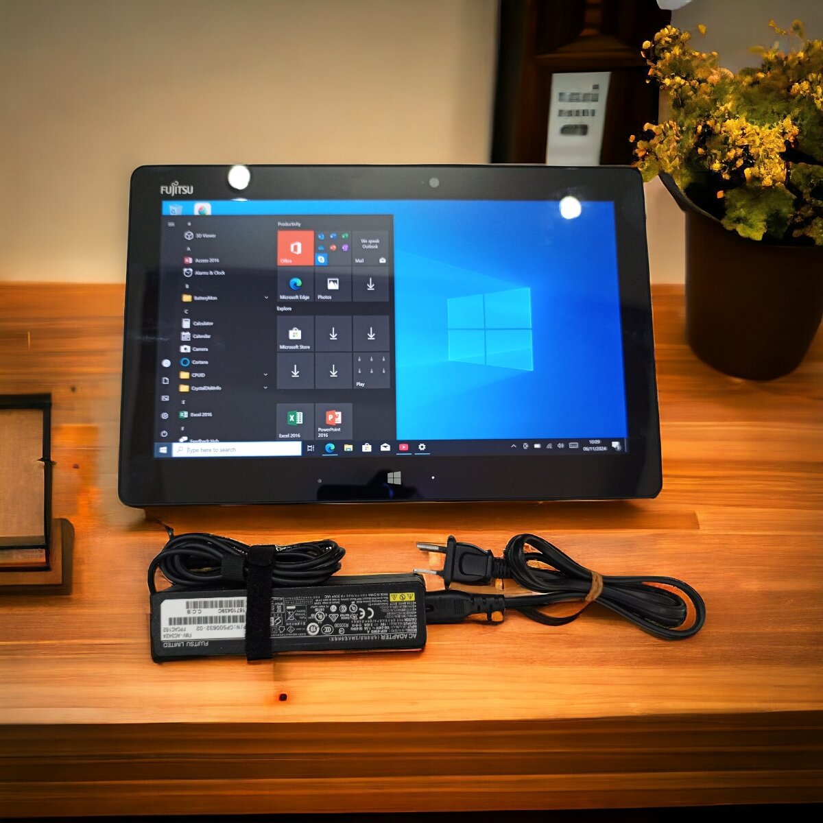 Windows Touch Tablet Fujitsu Arrows Tap Q616. Cpu M7 Ram 4.Ssd 128G.Man 11.6in Touch Screen