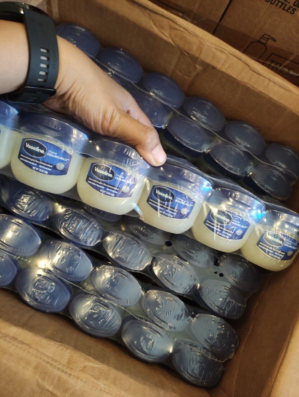 Sáp dưỡng ẩm giảm thâm dạng hủ Vaseline 49g