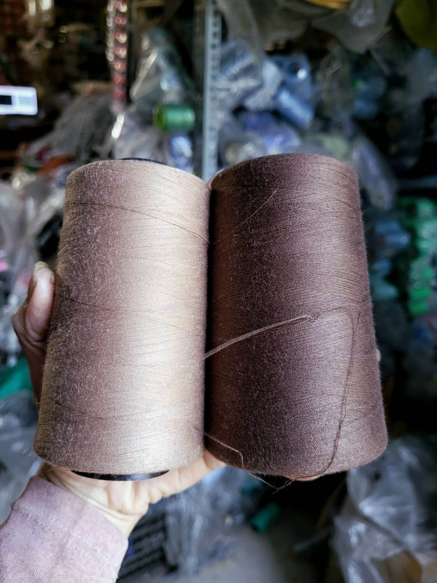 Set 2 cuộn chỉ may quần áo