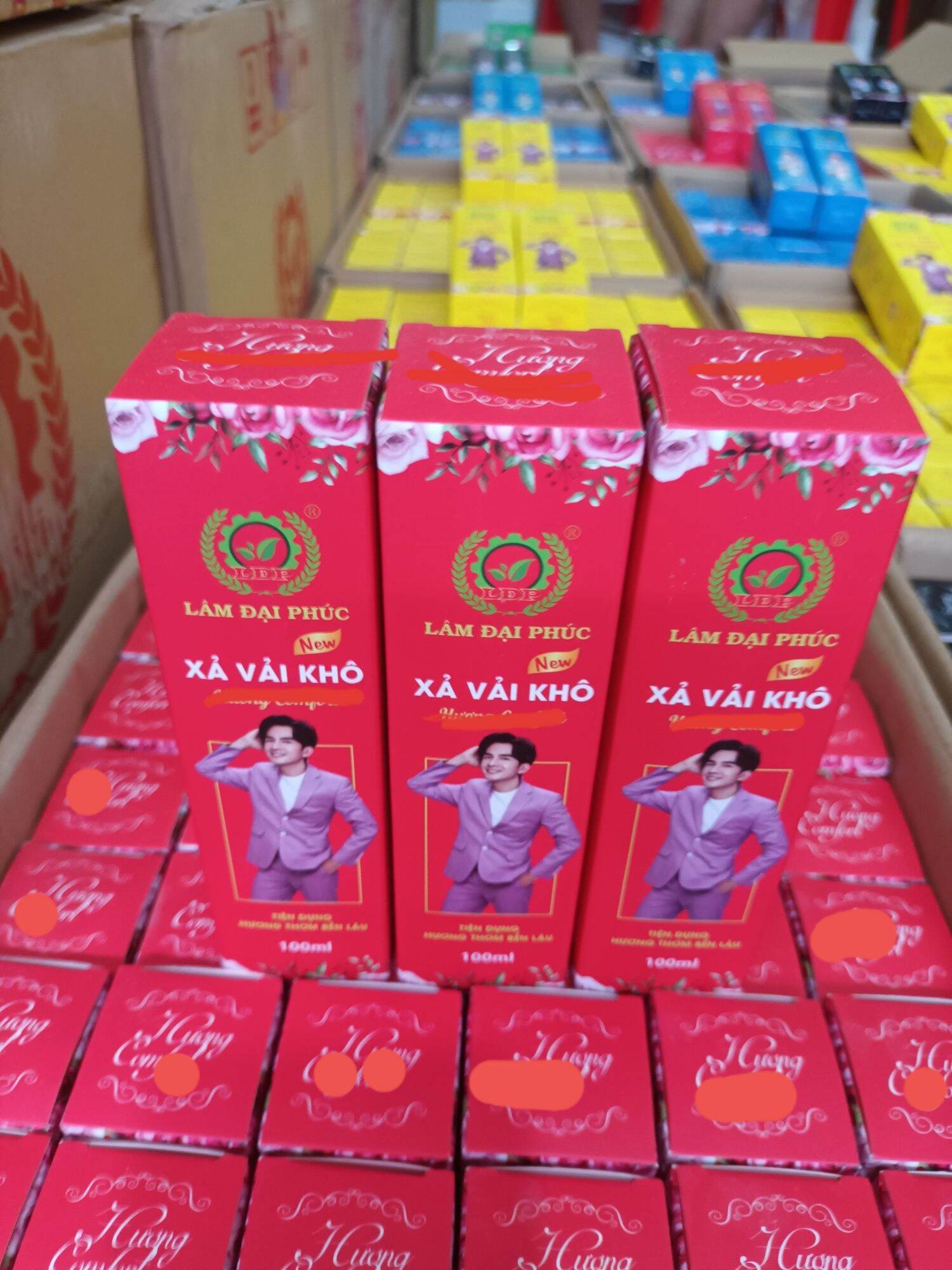 10 CHAI XỊT XẢ VẢI KHÔ ( Màu Đỏ HƯƠNG COM.FOR )