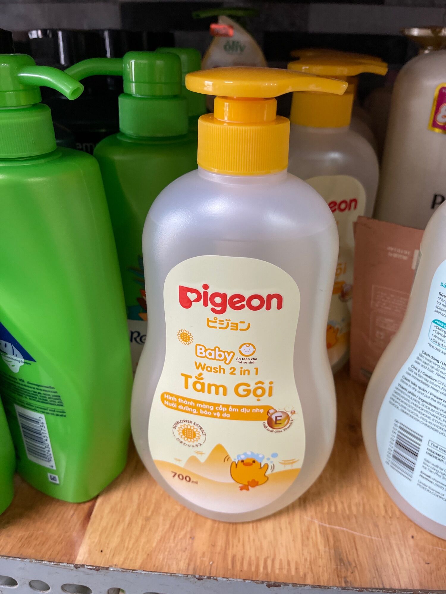 Tắm gội baby Pigeon 2in 1 cấp ẩm dịu nhẹ bảo vệ da cho bé 700ml( hàng mới)giá mới