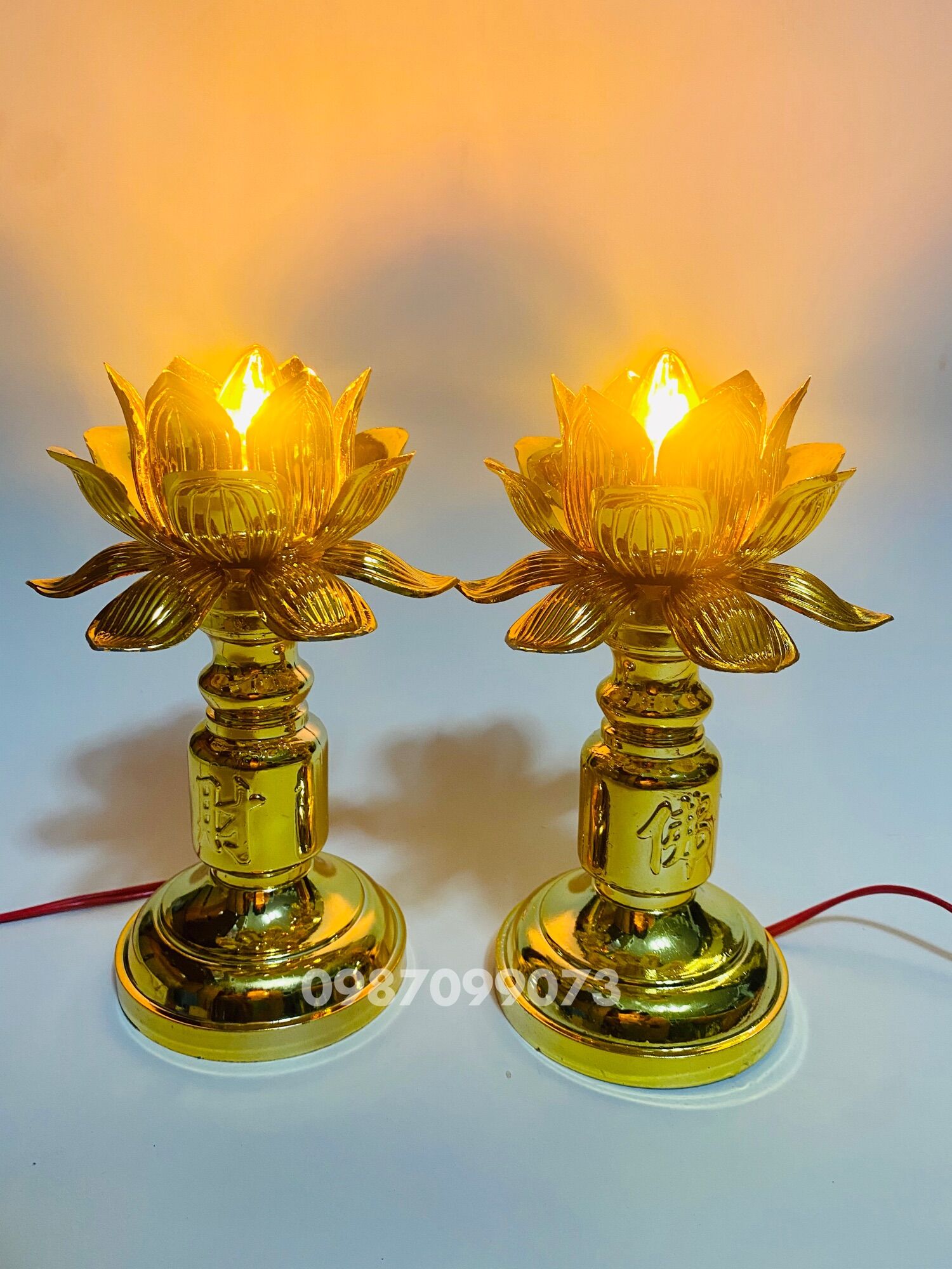 Đèn thờ hoa sen mạ vàng ( một cặp )