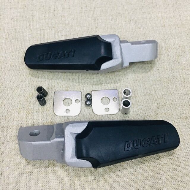 Cặp gác chân ducatia gắn mọi dòng xe