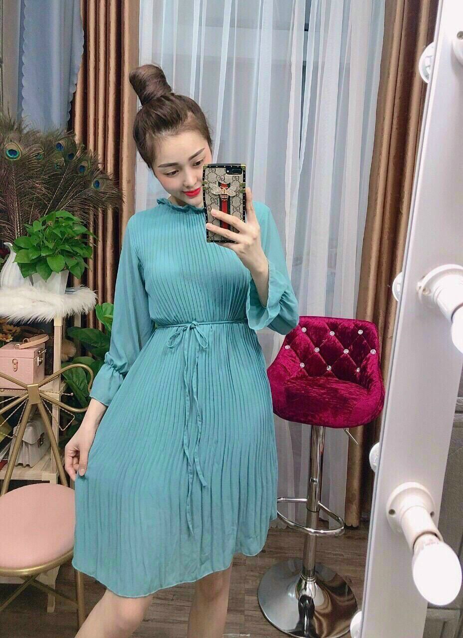 Đầm suông dập ly tay dài cột eo.