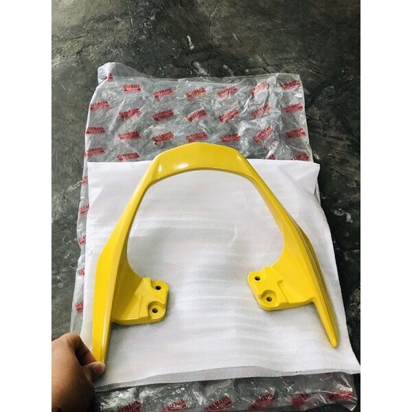 Cảng sau xe exciter 135 4s 2005-2010 màu vàng chính hãng yamaha