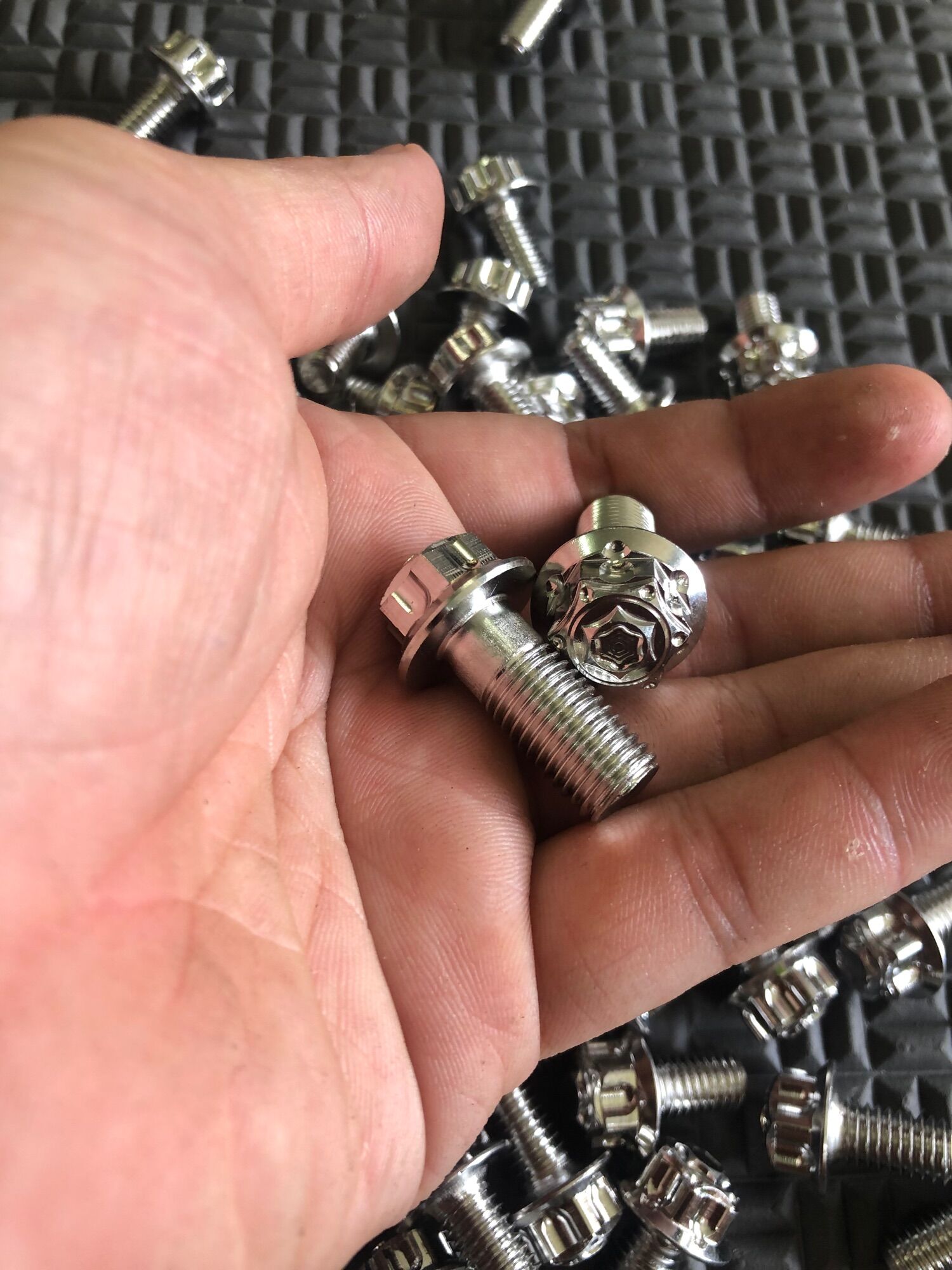 Bộ 2con ốc inox304 mẫu M3 gắn pas heo cho Honda,Yamaha