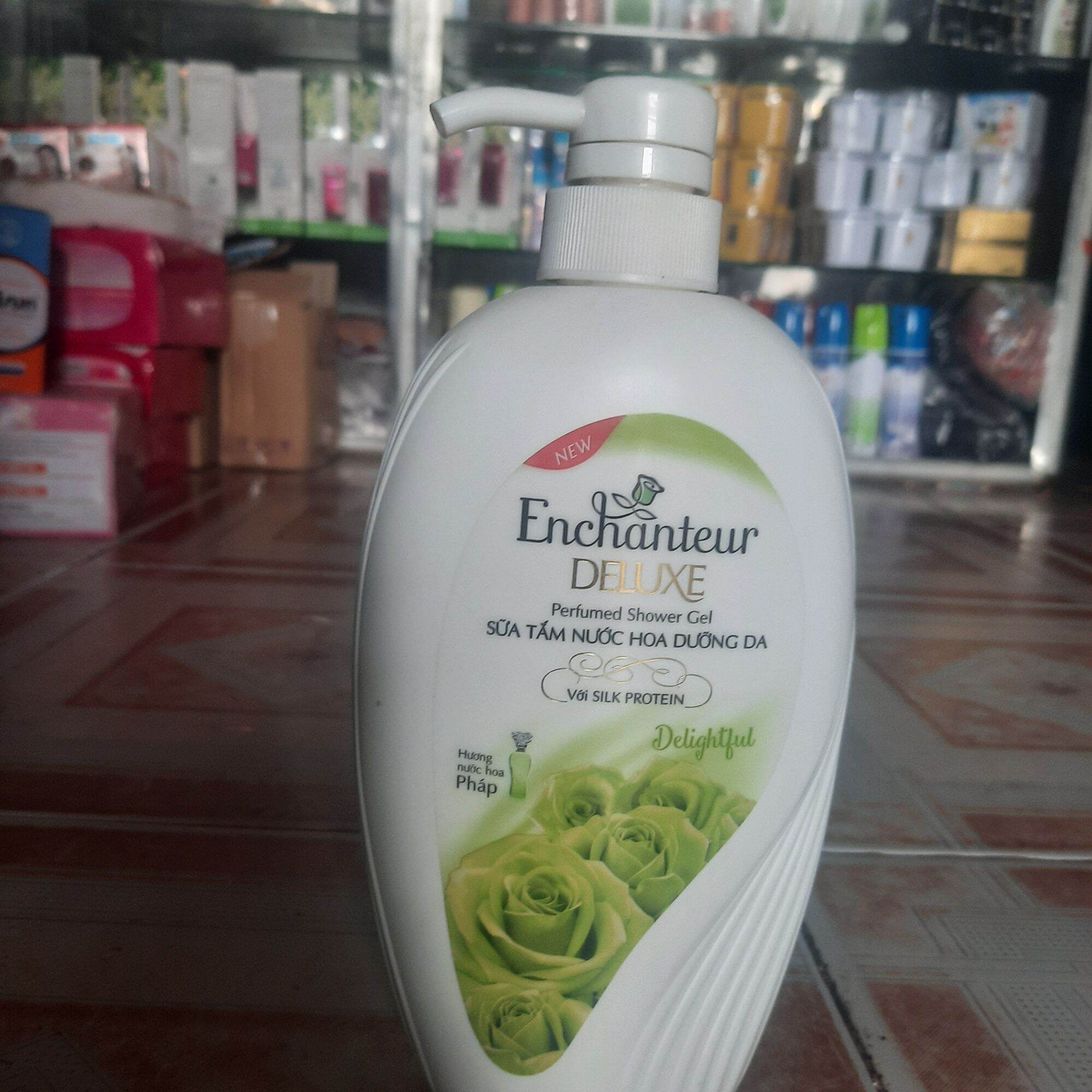 sữa tắm enchanteur màu xanh lá cây