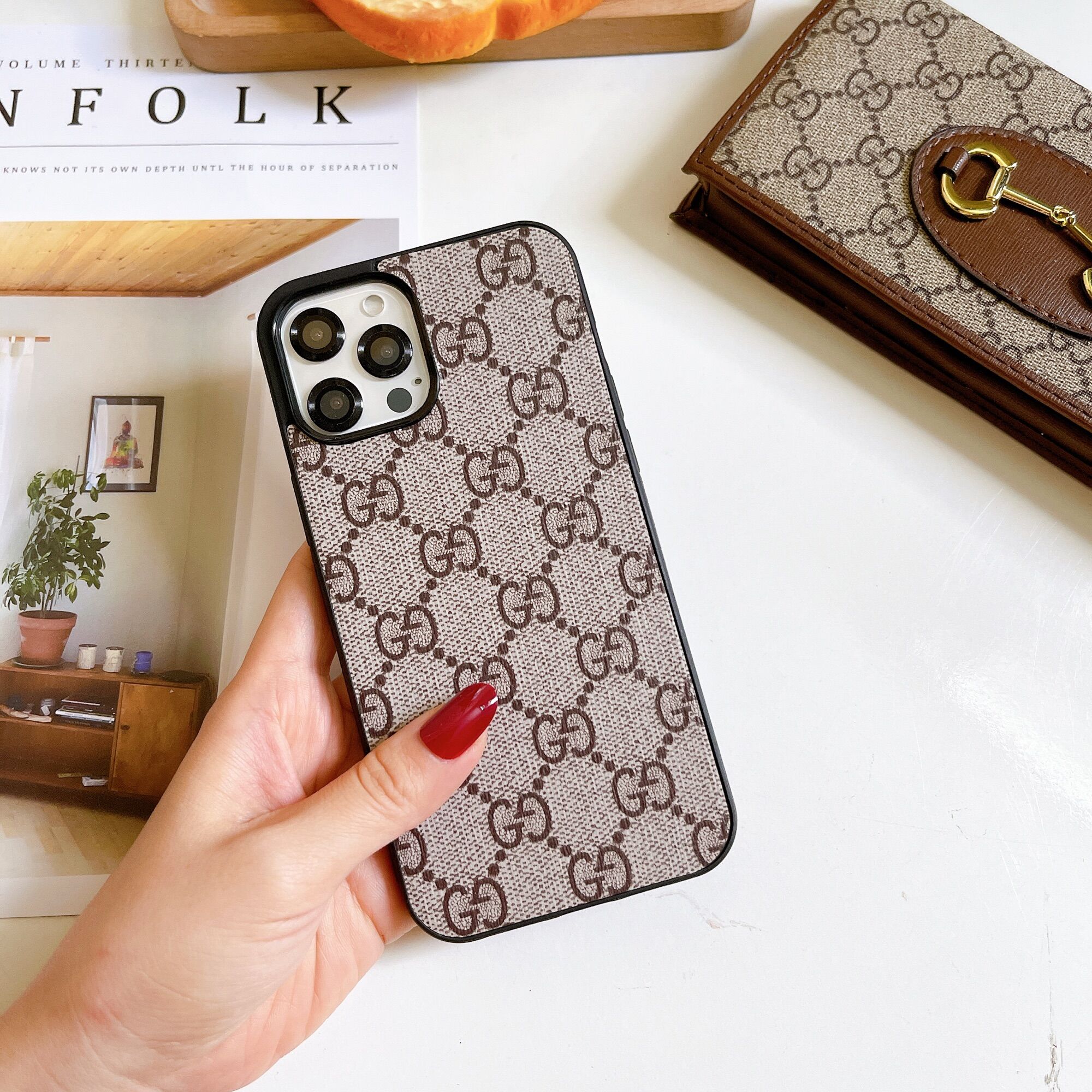 Ốp lưng iphone silicon GUCCI
