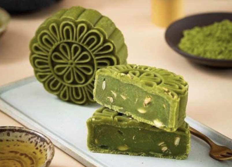 Bánh Trung thu vỏ trà xanh nhân trà xanh/Thành Khánh