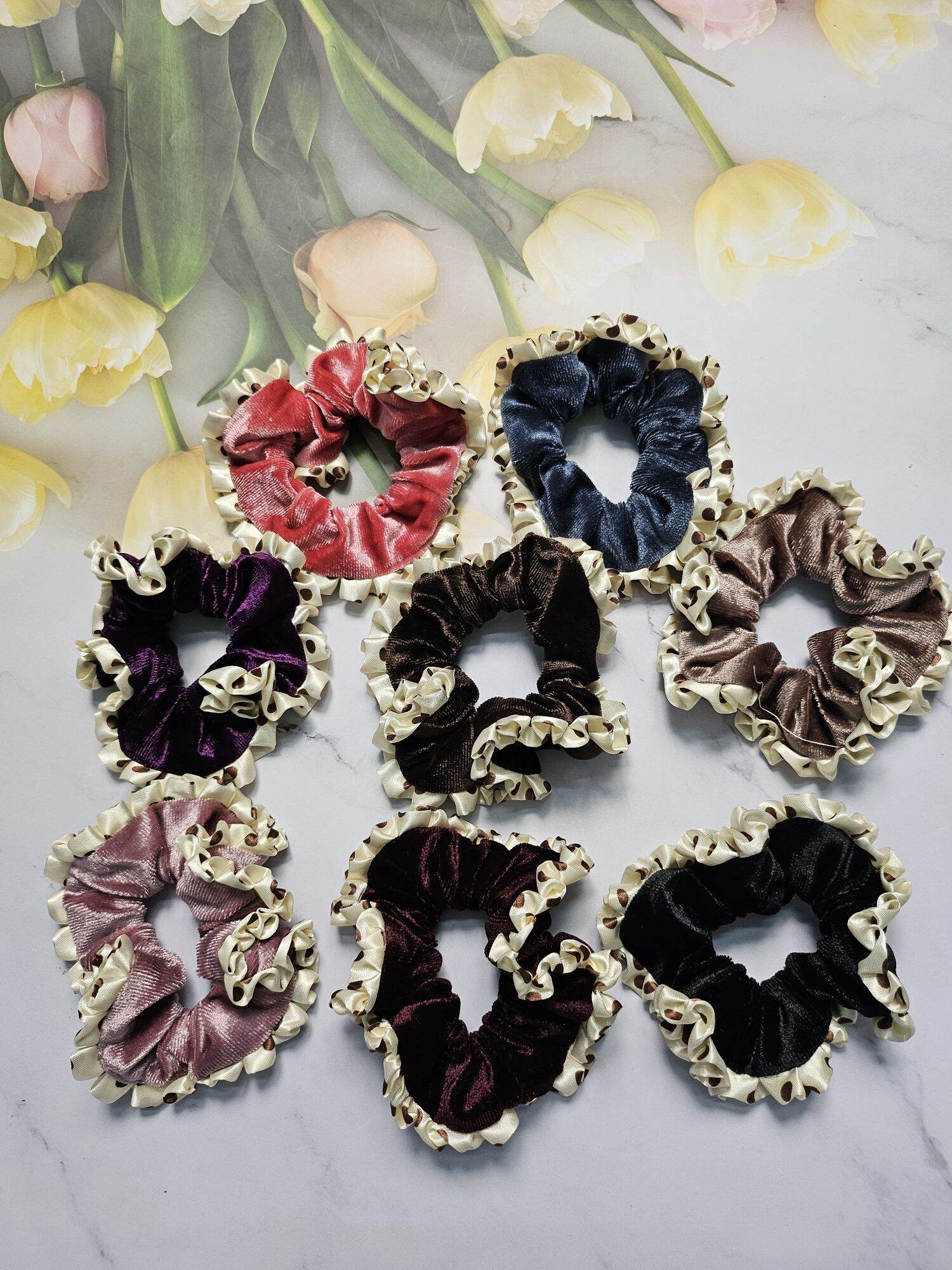 Dây cột tóc buộc tóc nữ scrunchies búi tóc bằng nhung đính bèo phù hợp cho mọi lứa tuổi