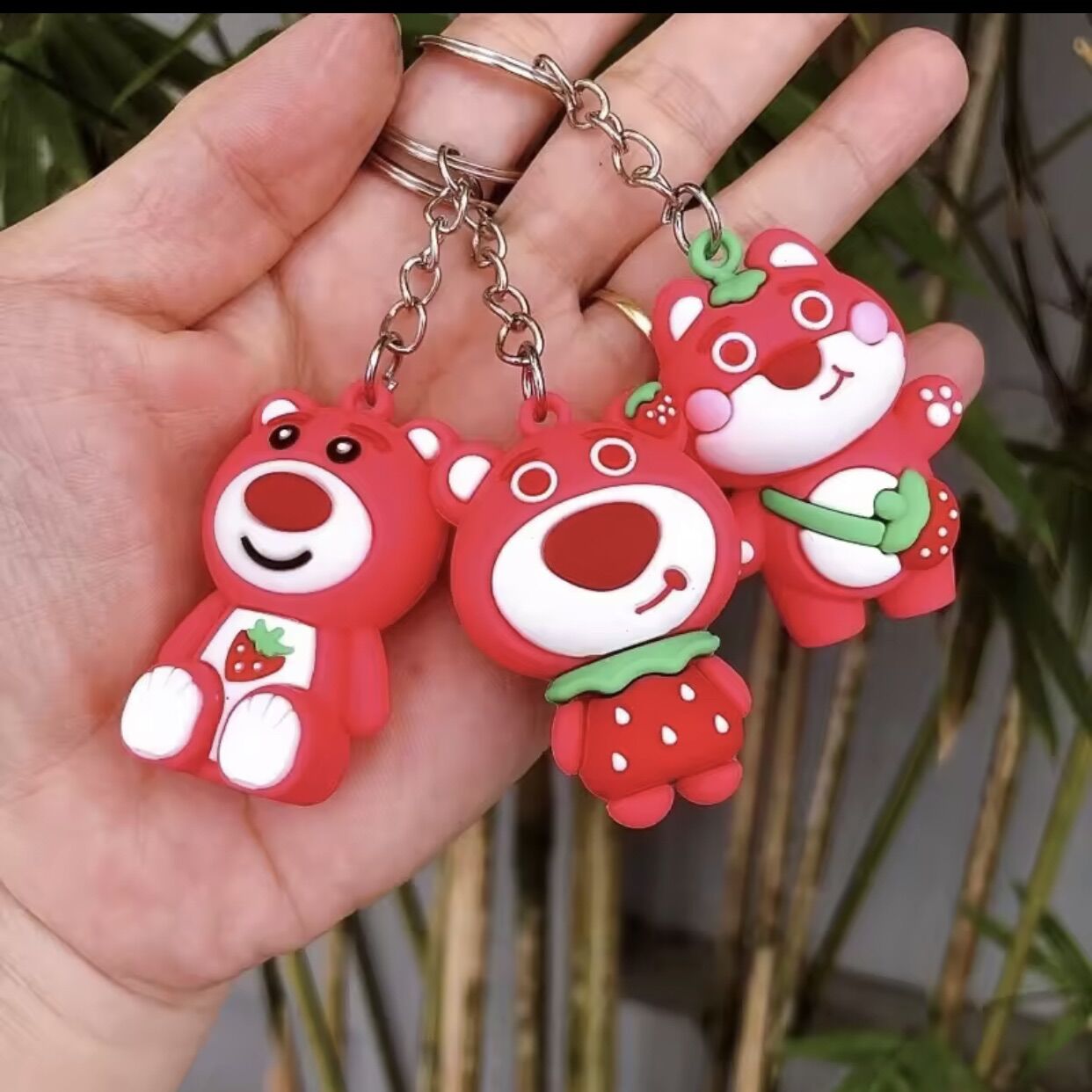 Móc khoá silicon gấu dâu lotso