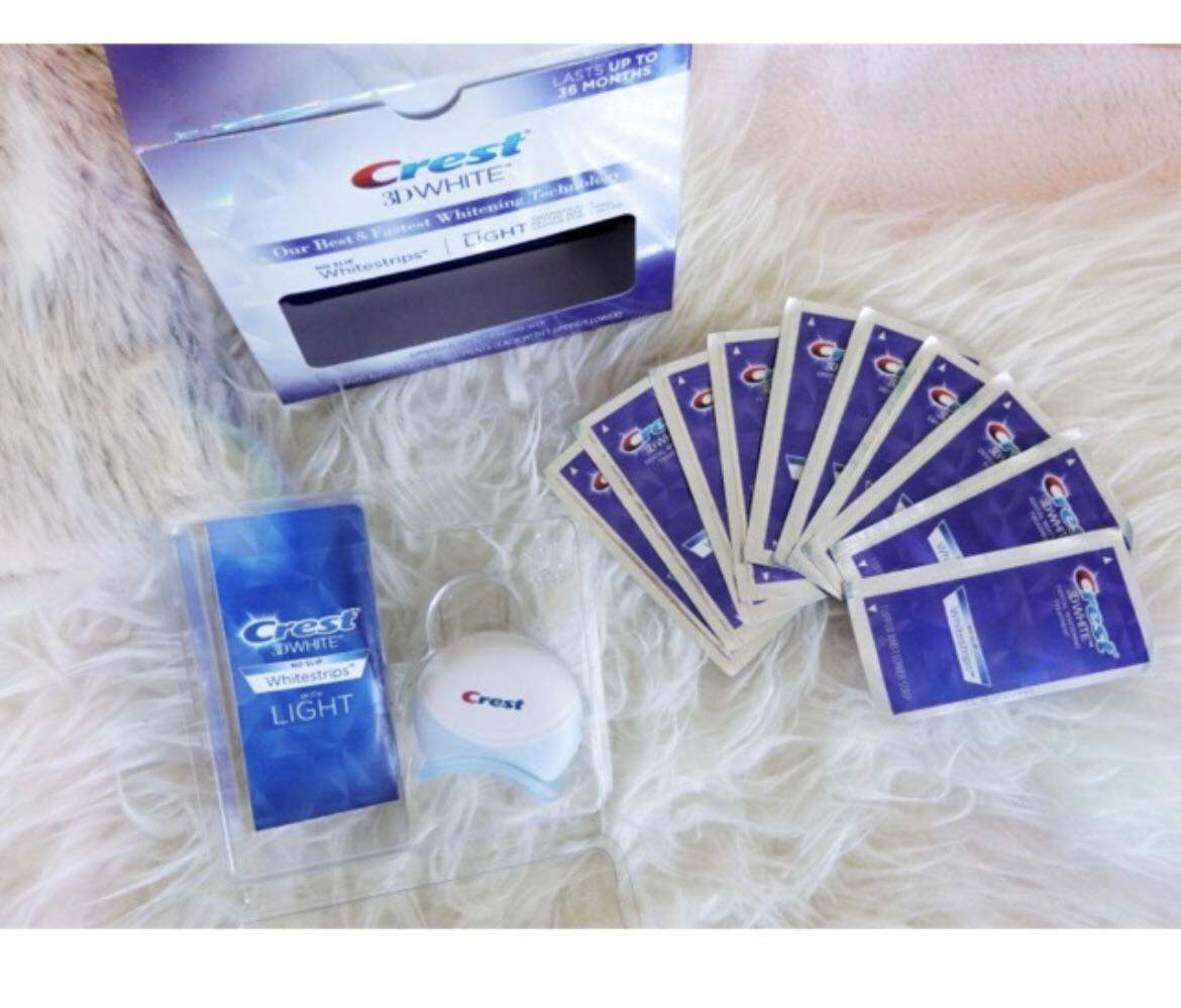 Miếng Dán Trắng Răng Crest 3D White Siêu Trắng kèm Đèn Led Ánh Sáng Xanh