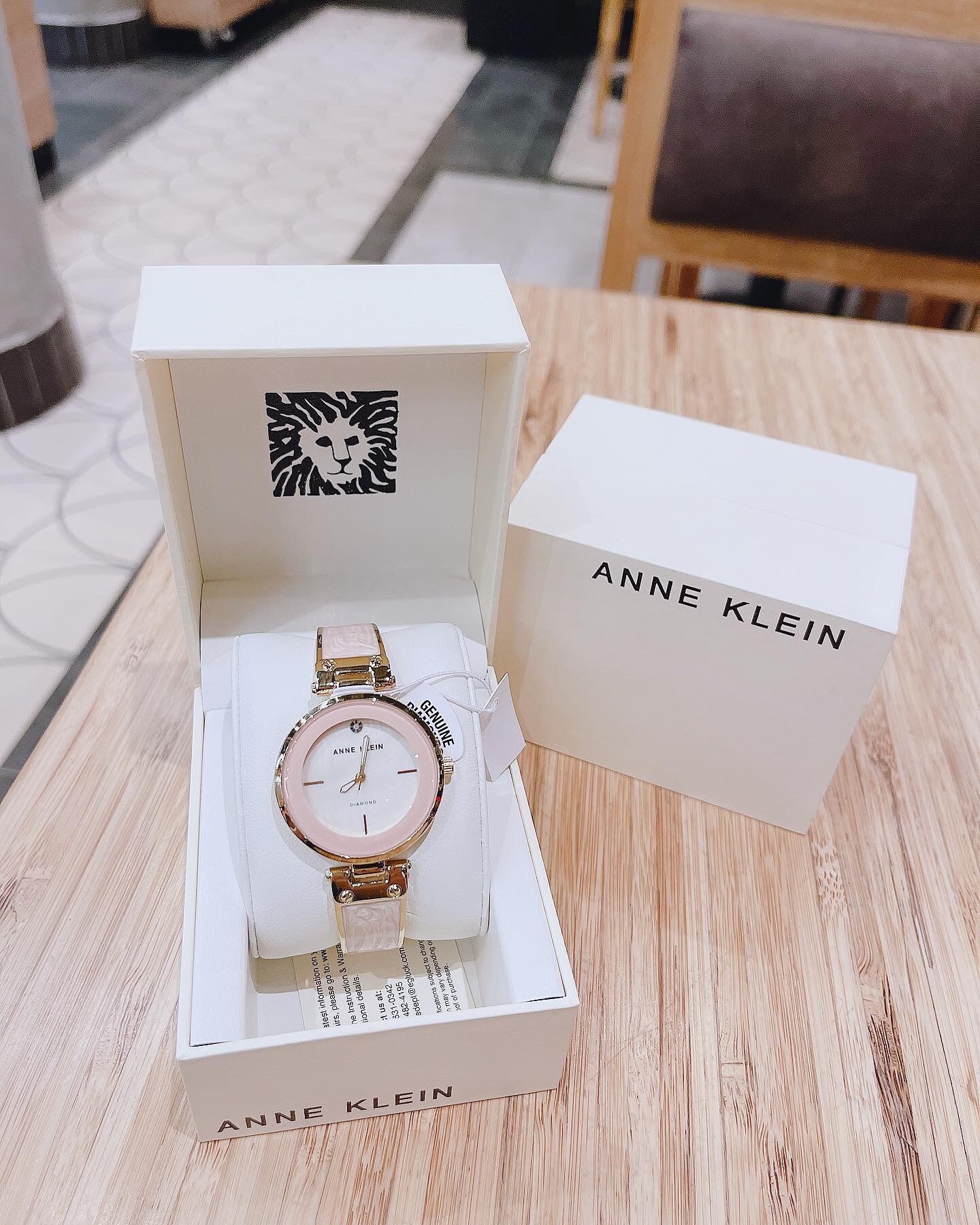 Đồng hồ nữ Anne Klein mặt khảm trai, size 34mm