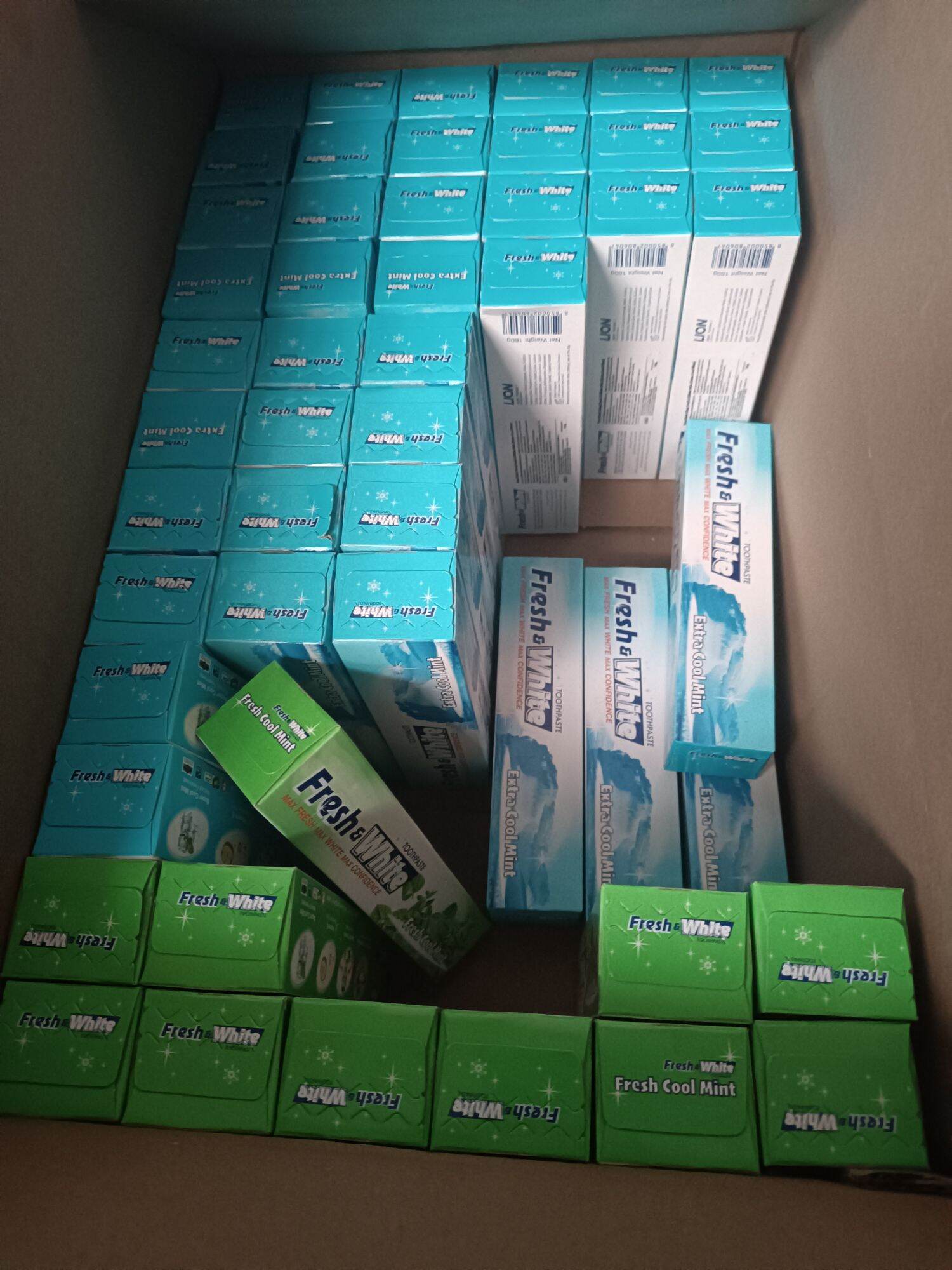 [HCM]Kem đánh răng Fresh and White 160g Nhập khẩu Thái Lan