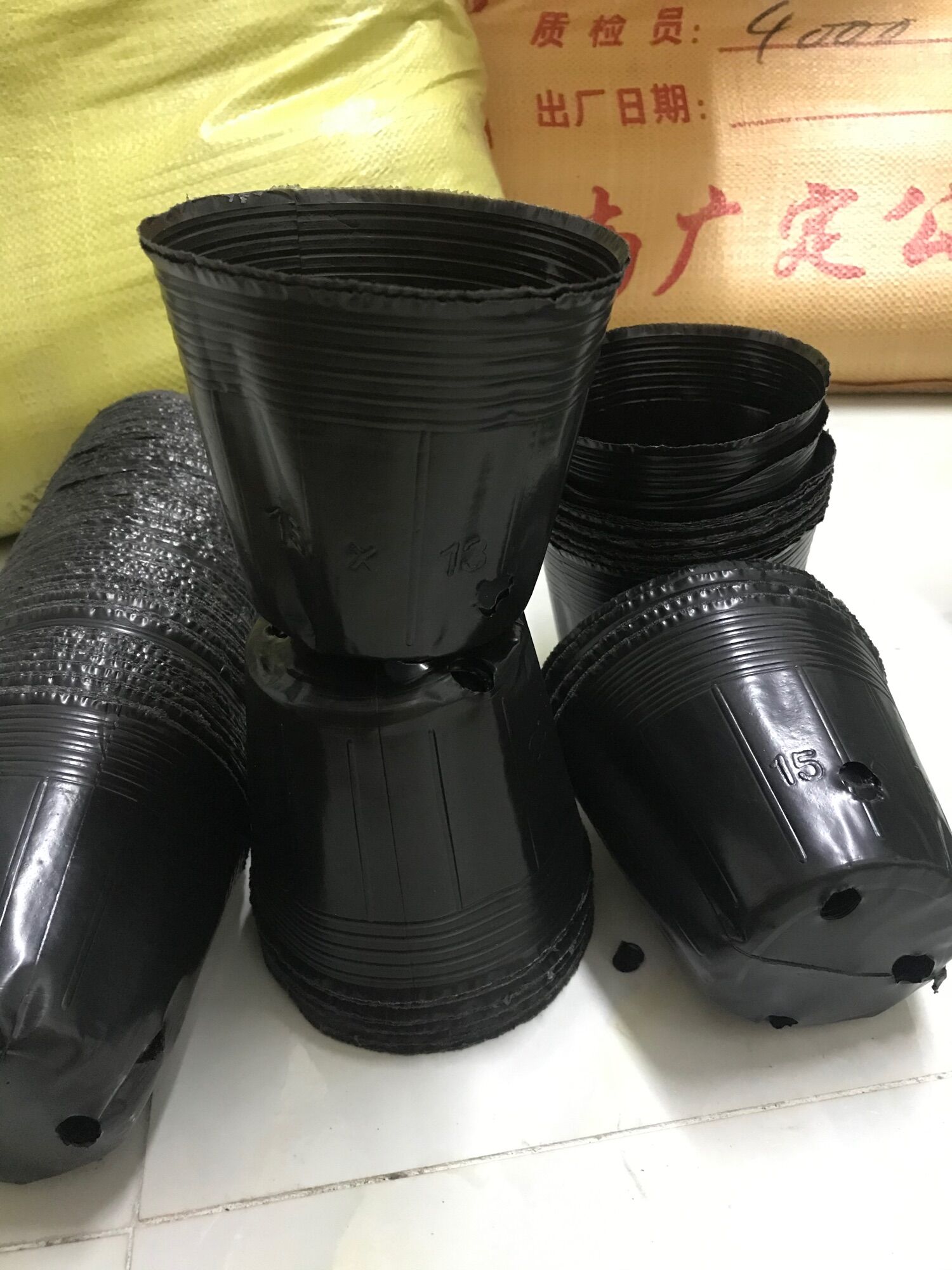 1kg bầu ươm cây 18.16(140 cái/kg)