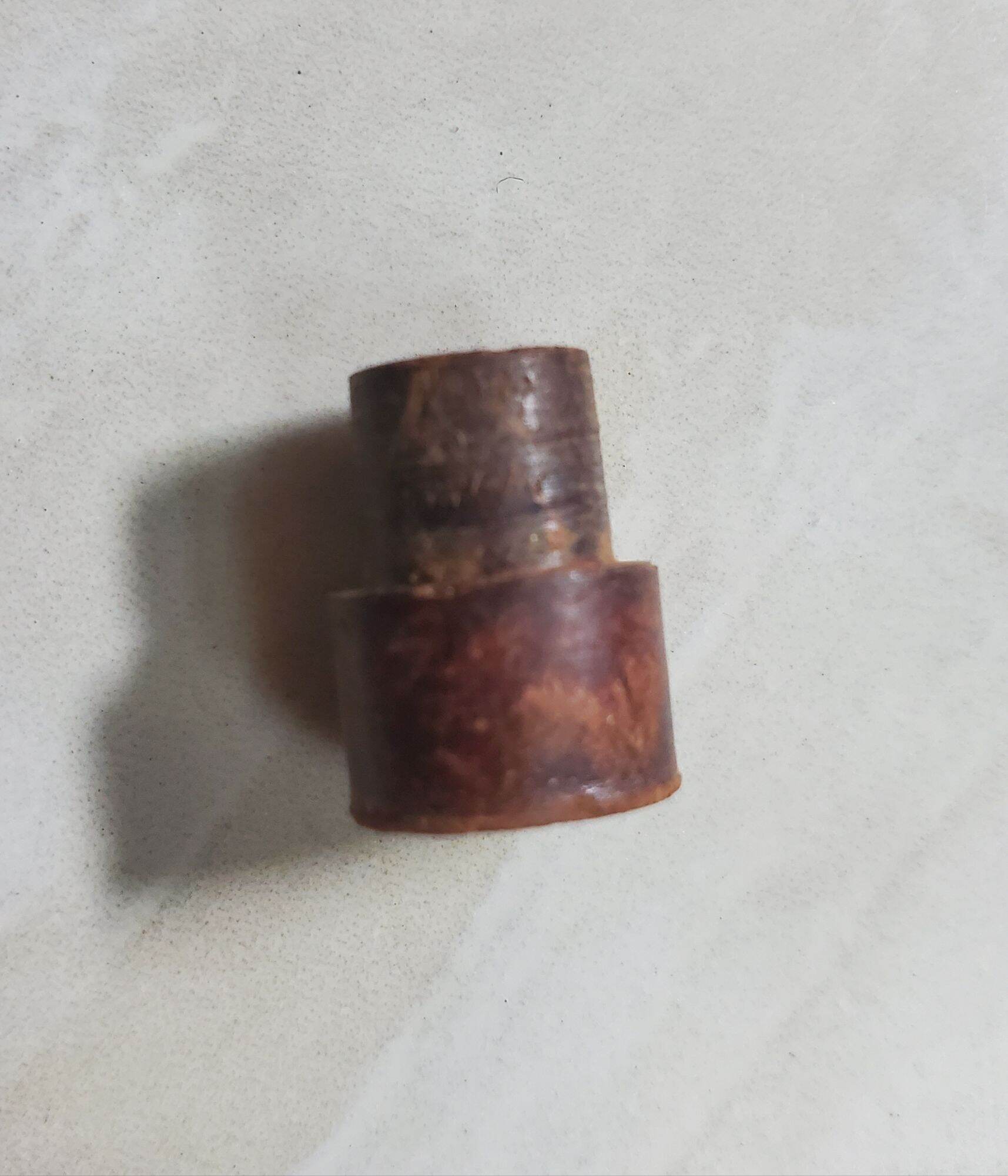 Nút ty tăng cam bằng cao su và gổ.