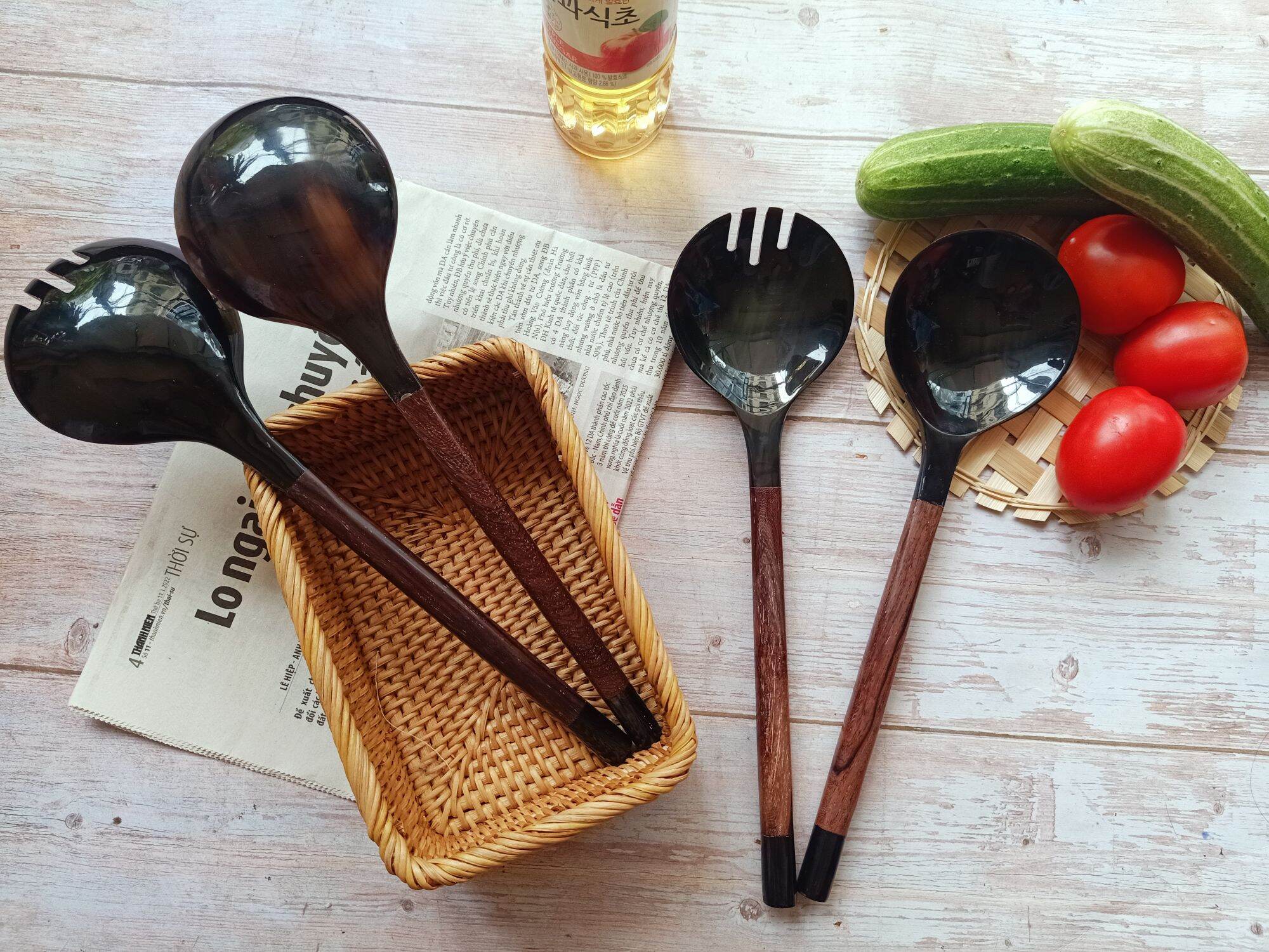 Bộ 2 thìa trộn salad bằng sừng trâu tự nhiên cán gỗ dài 30cm