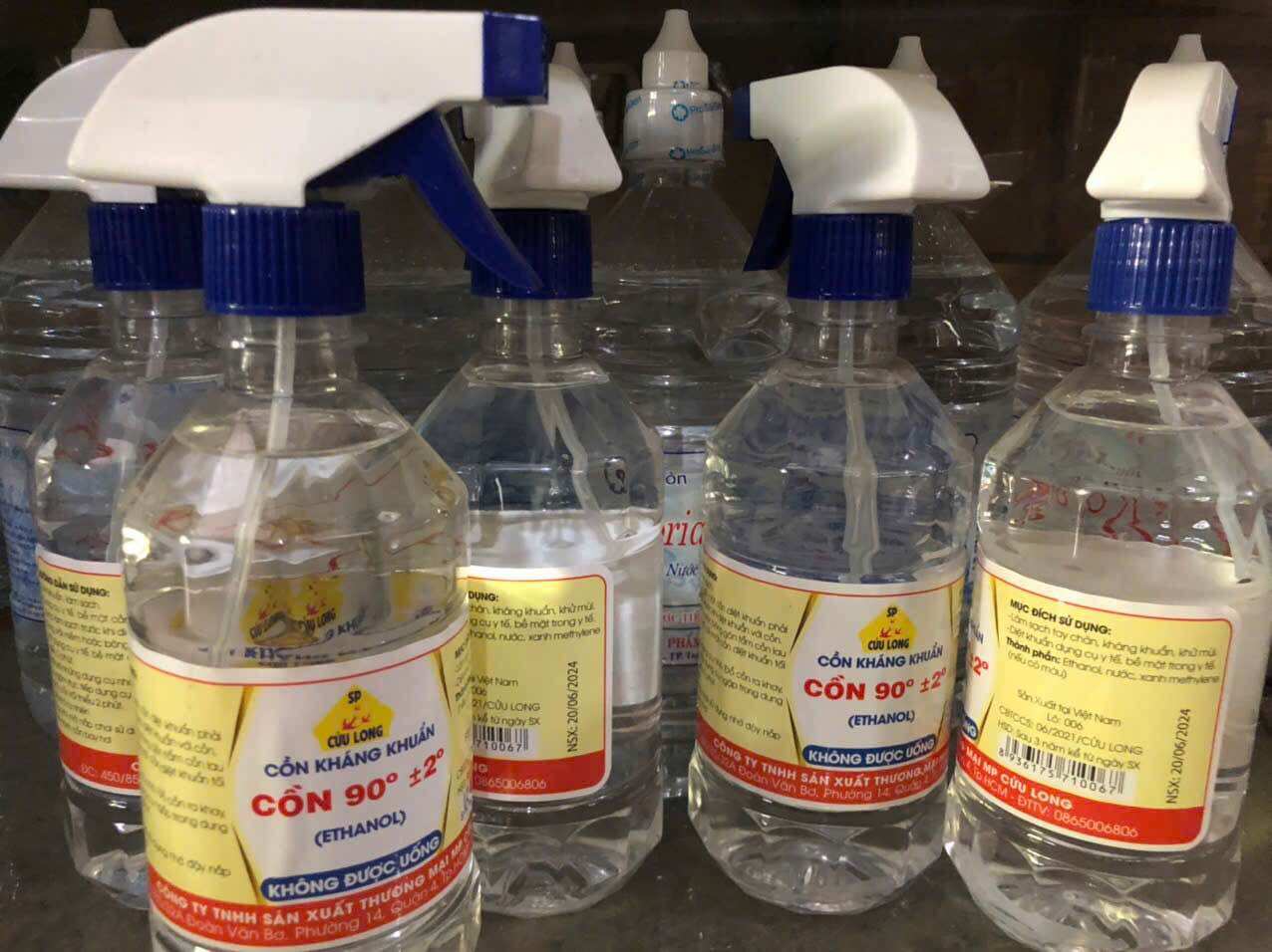 Chai xịt  500 mL và 1000 mL có vòi xịt.