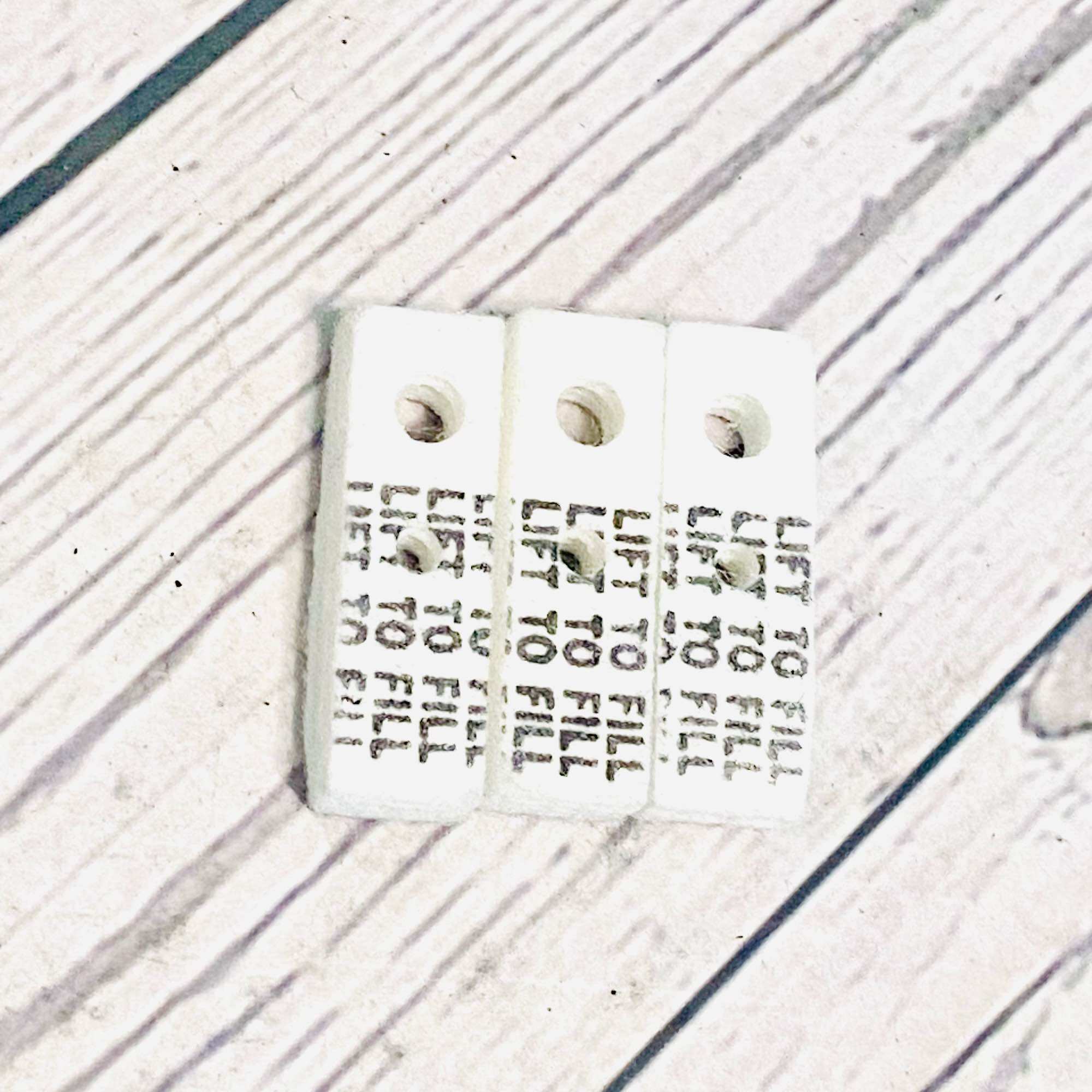 Miếng chặn xăng Zippo chữ đen