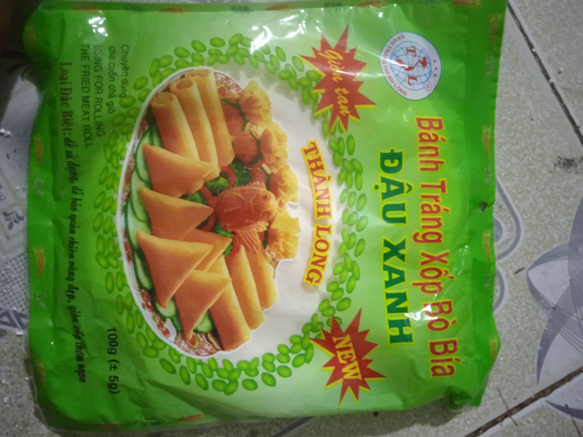 Bánh pía cuốn chả giò