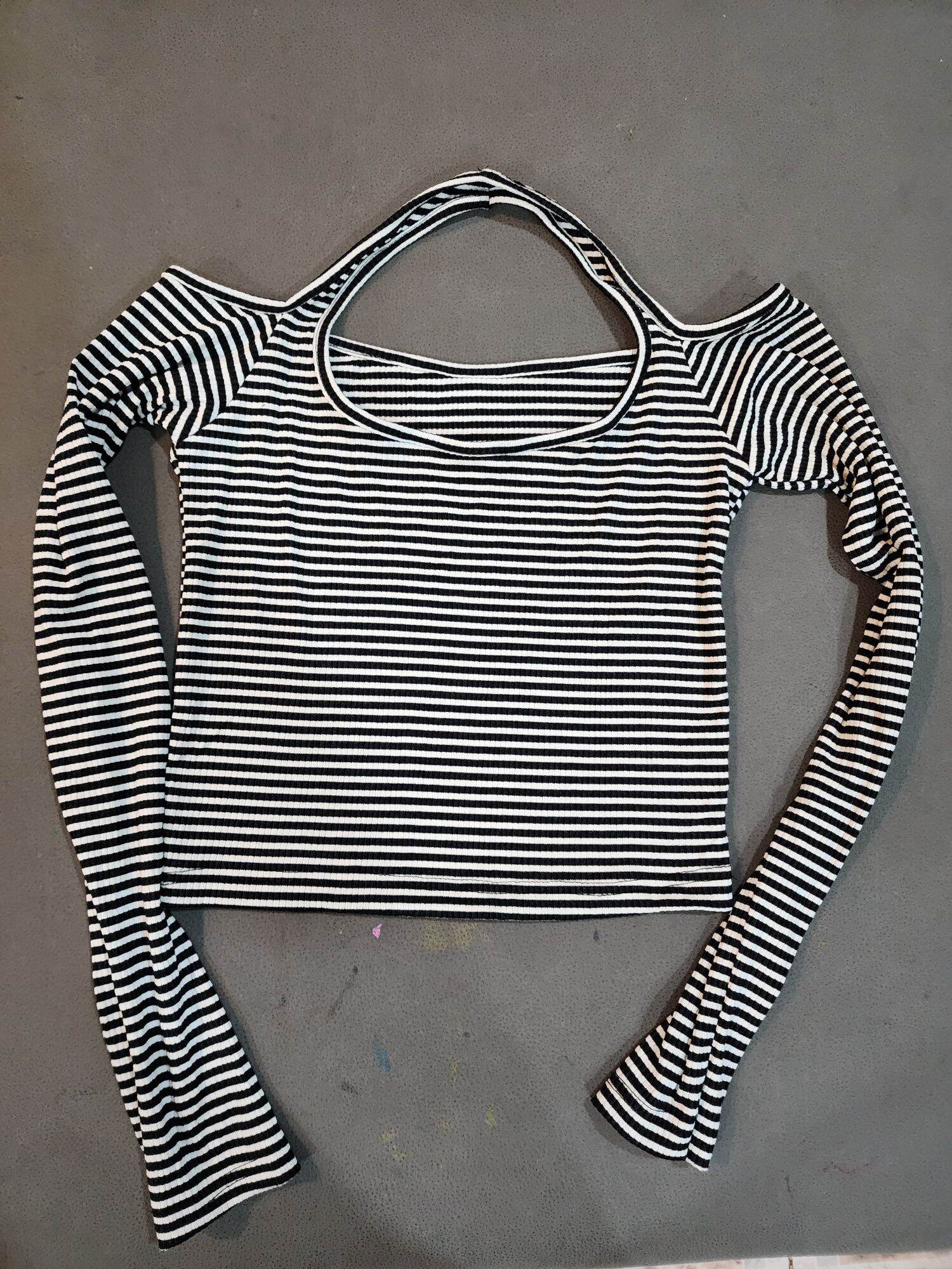 Áo croptop hở vai tay dài