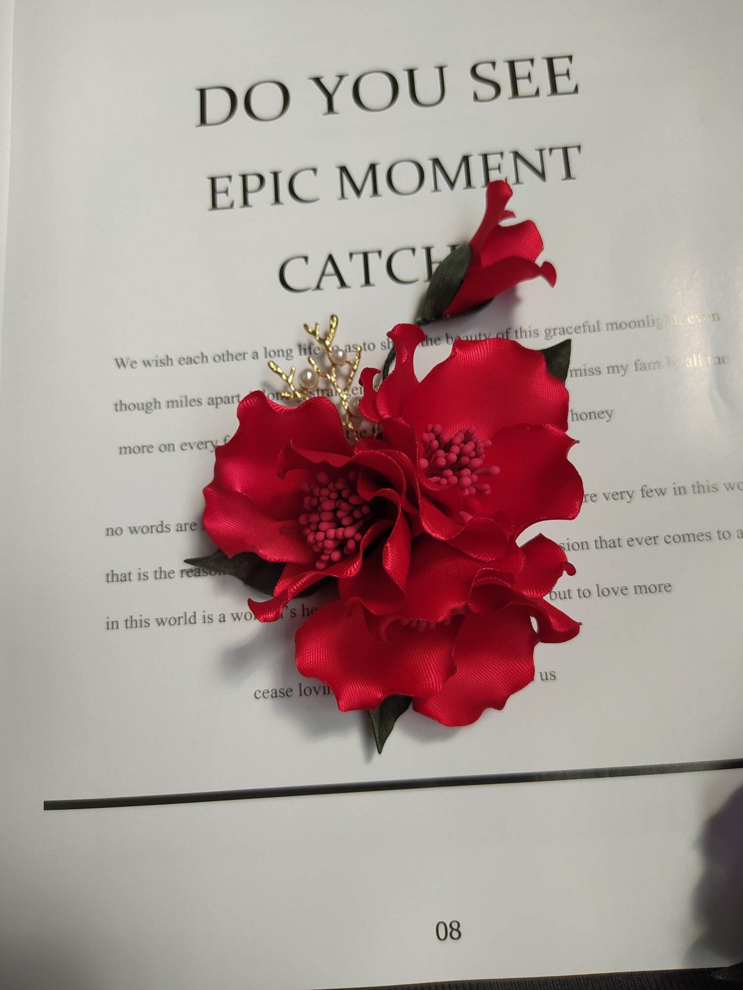 Hoa cài áo handmade Canto hoa đỏ