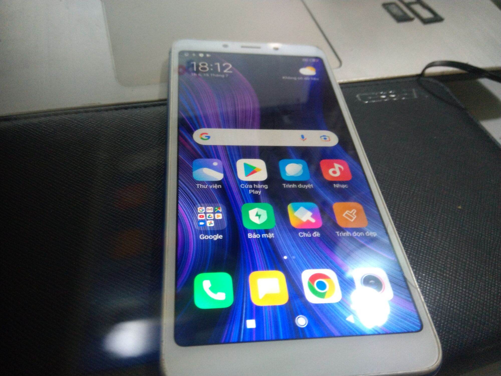 Redmi 6a nứt kính nhẹ